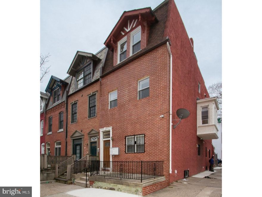 Corner property with plenty of window make this beautiful unit filled with sun light.  Brand new renovated 2 bedrooms, 2 full baths unit. Central air, hardwood floor through out, brand new appliances, granite kitchen counter top, ceramic tile baths with glass tiles inlay.  Laundry in the finished basement.  Great location, 93 Walk score, convenience to shopping, restaurants, banks and cafe etc.  Public transportation nearby.