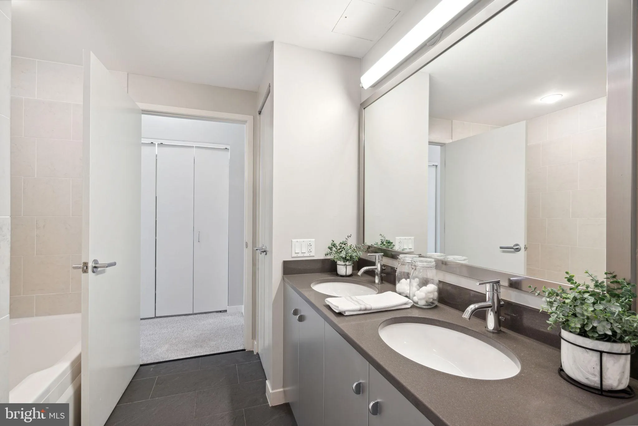 Philadelphia, Pennsylvania 19103, United States, 1 Bedroom Bedrooms, ,1 BathroomBathrooms,Residential,Active,92348