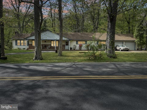 Homes For Sale - 230 Burrs Road<br/> BURLINGTON, NJ 08016