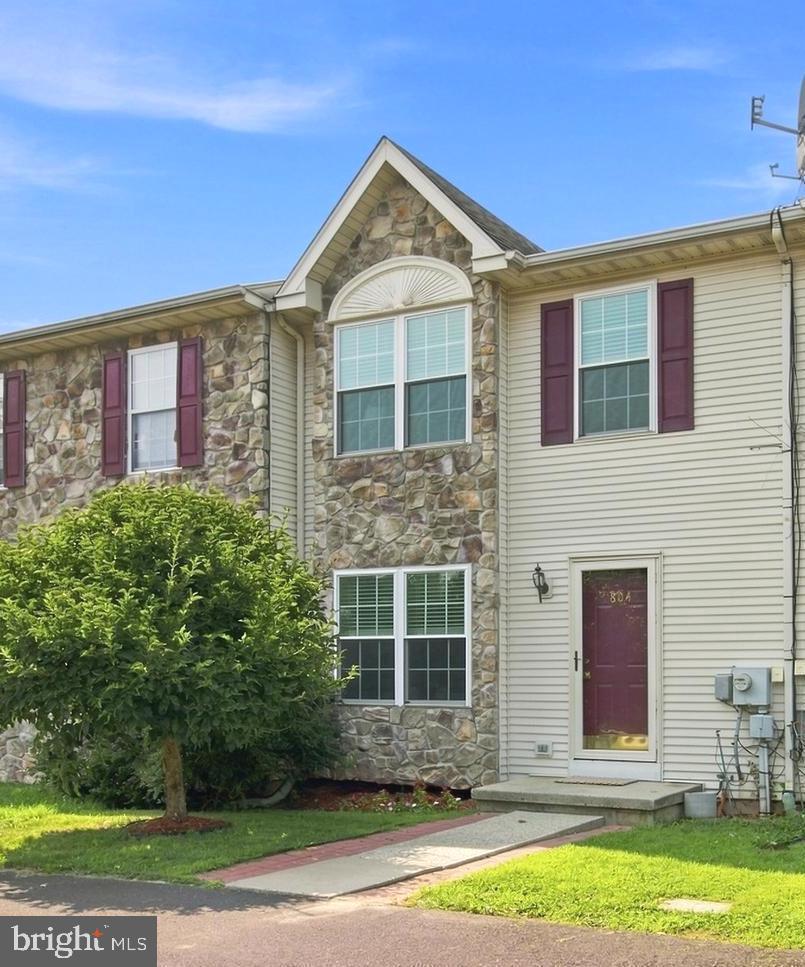 804 DOGWOOD LANE