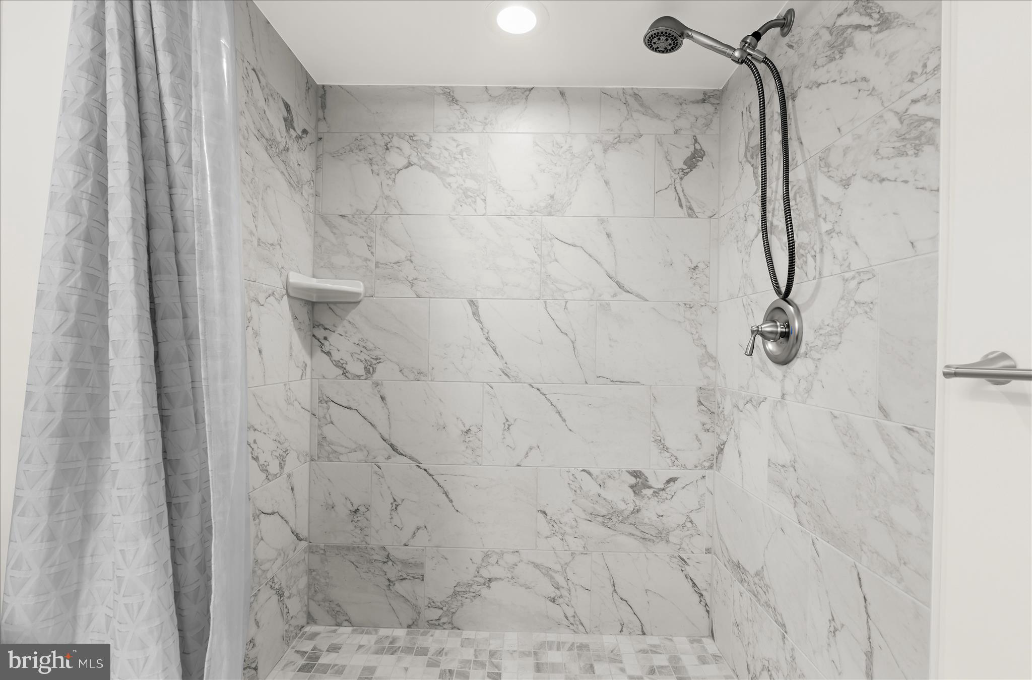 COLONIAL DRIVE - Residential