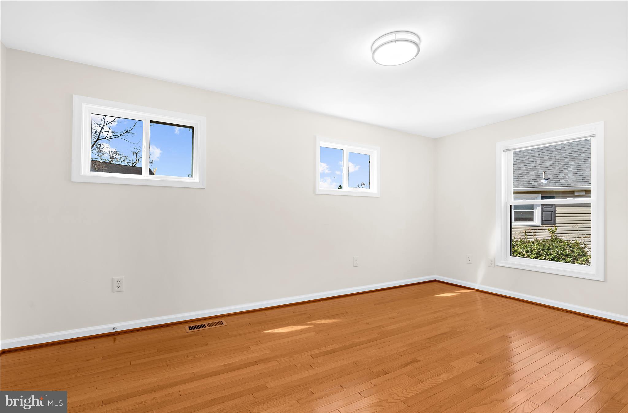 COLONIAL DRIVE - Residential