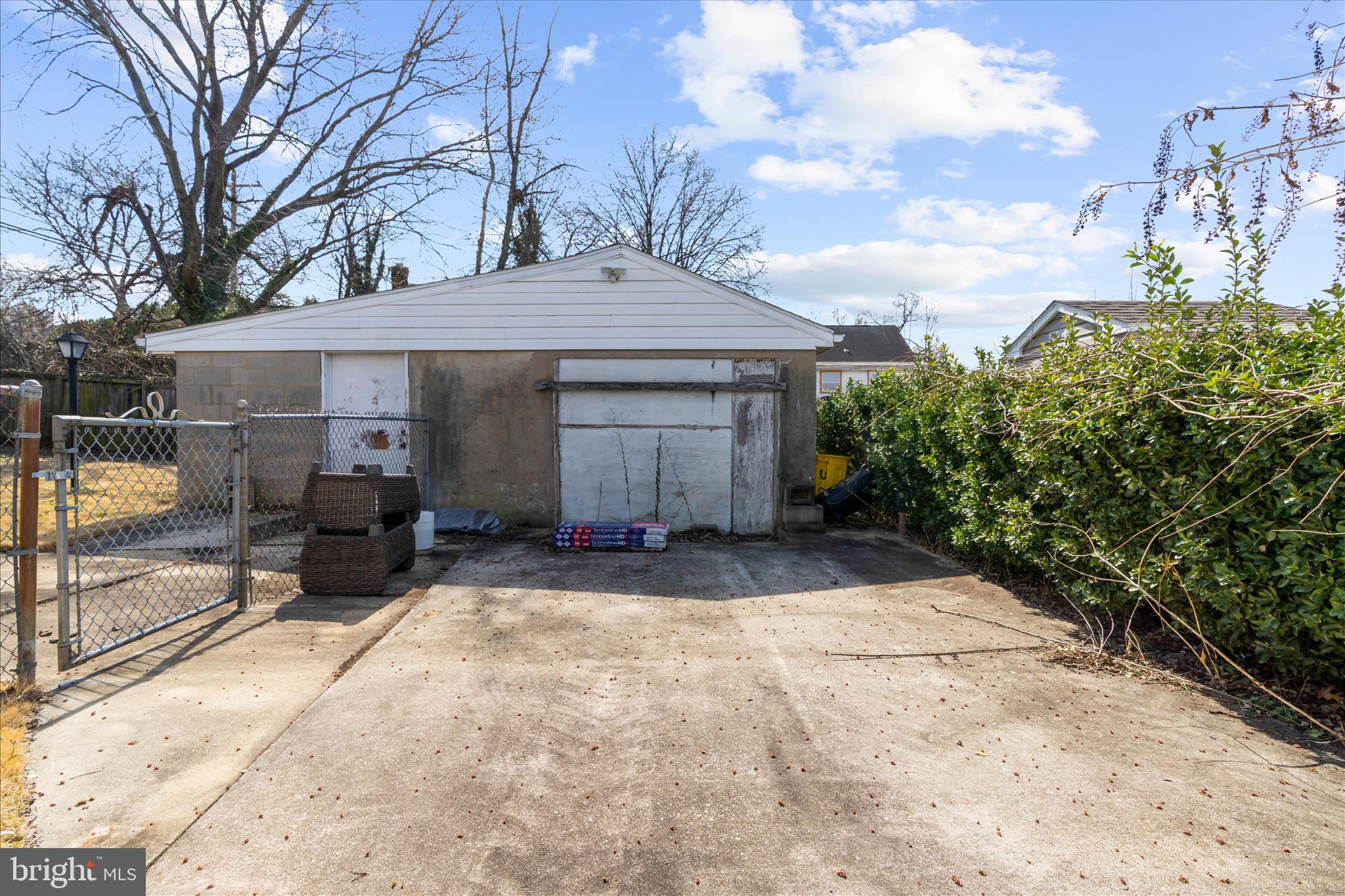 COLONIAL DRIVE - Residential