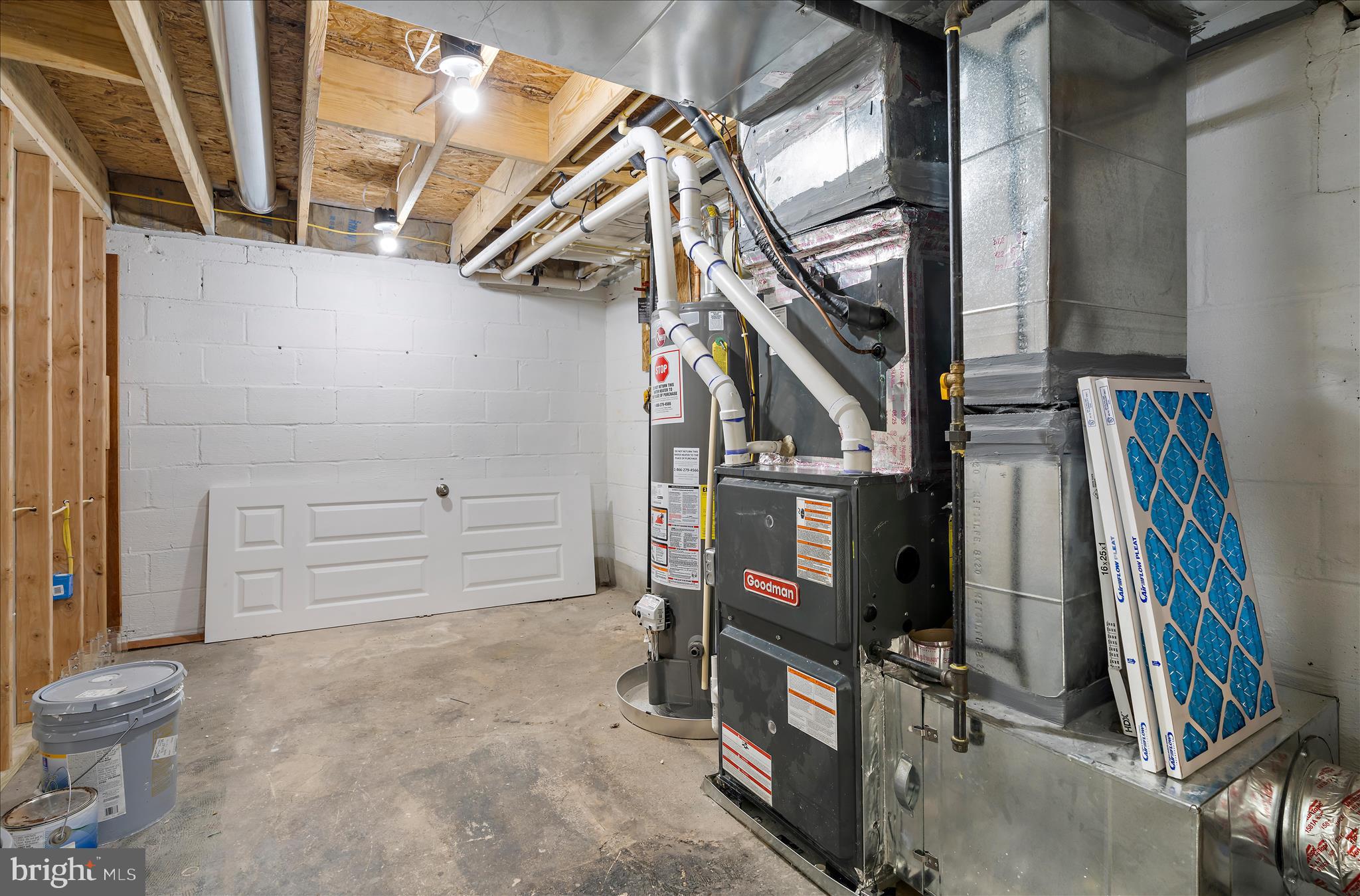 COLONIAL DRIVE - Residential