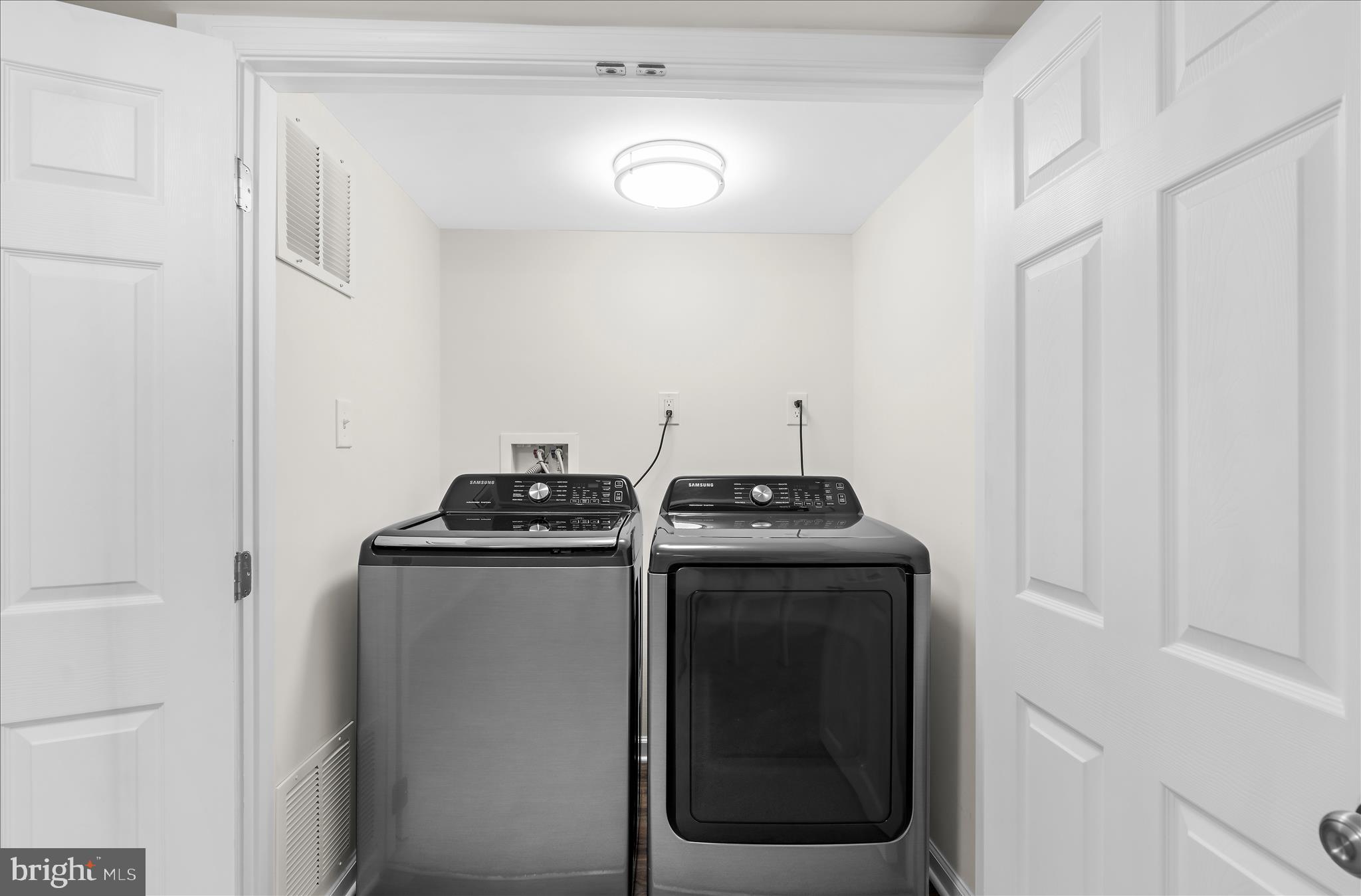 COLONIAL DRIVE - Residential