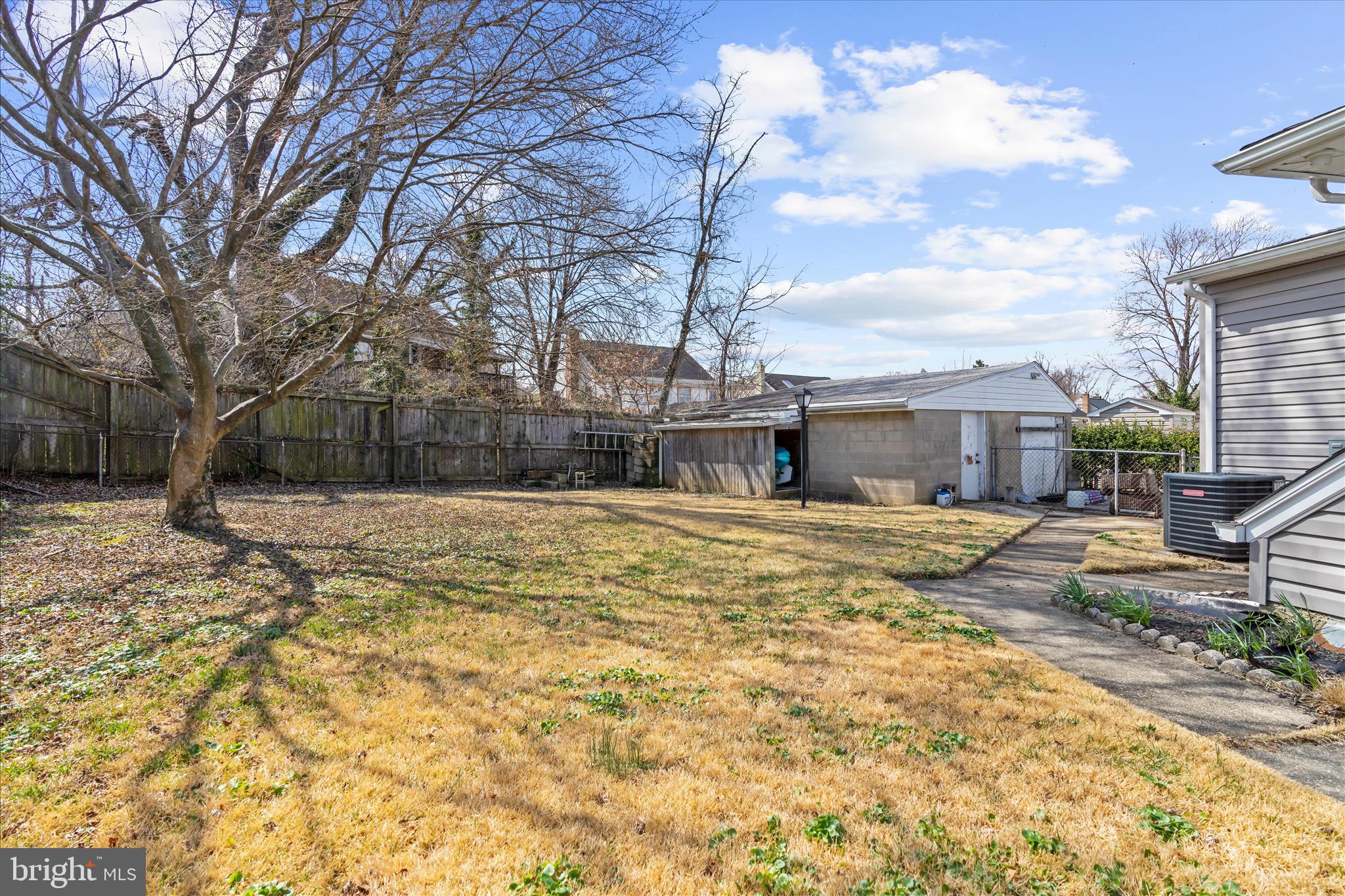 COLONIAL DRIVE - Residential