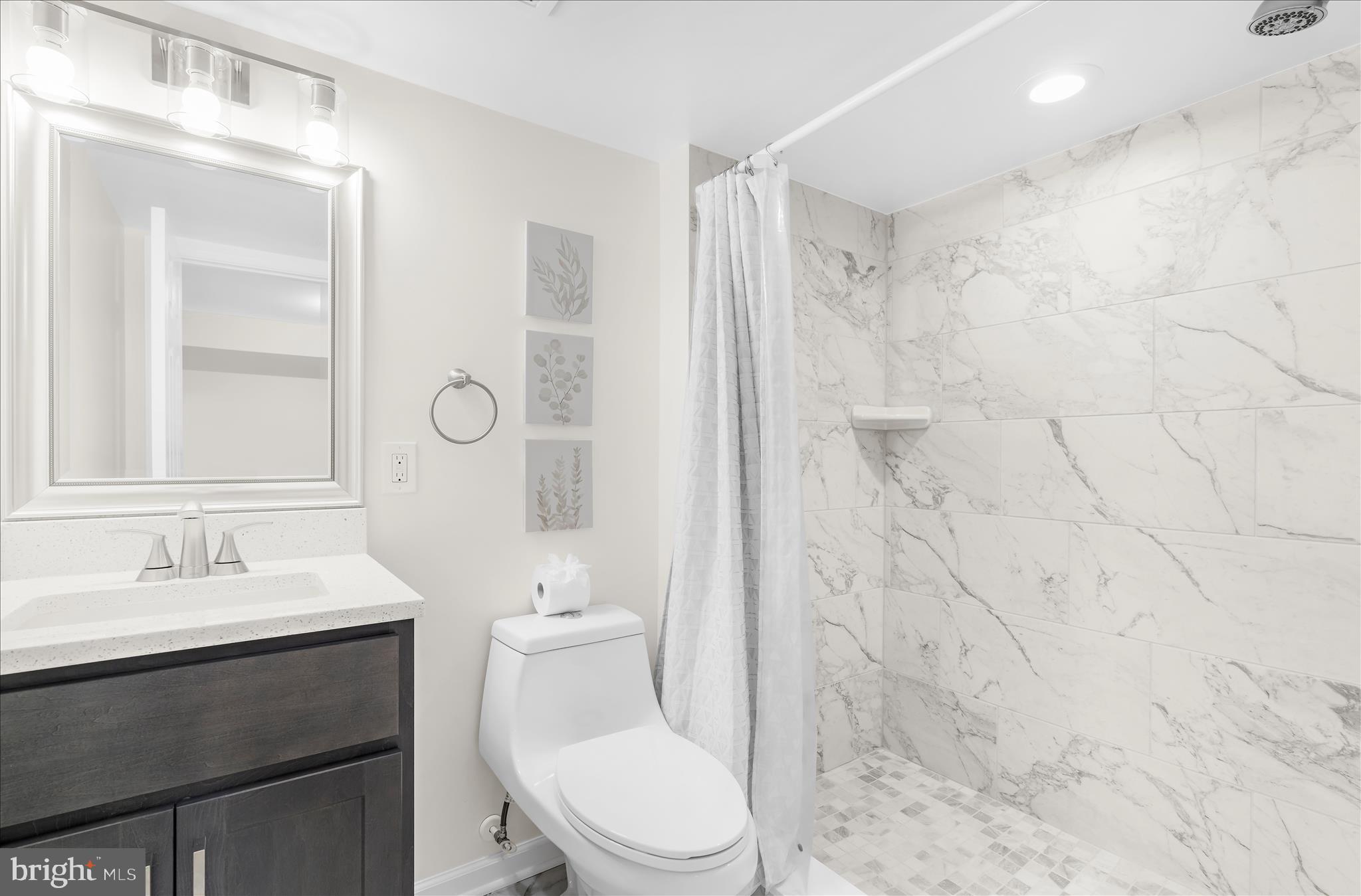 COLONIAL DRIVE - Residential