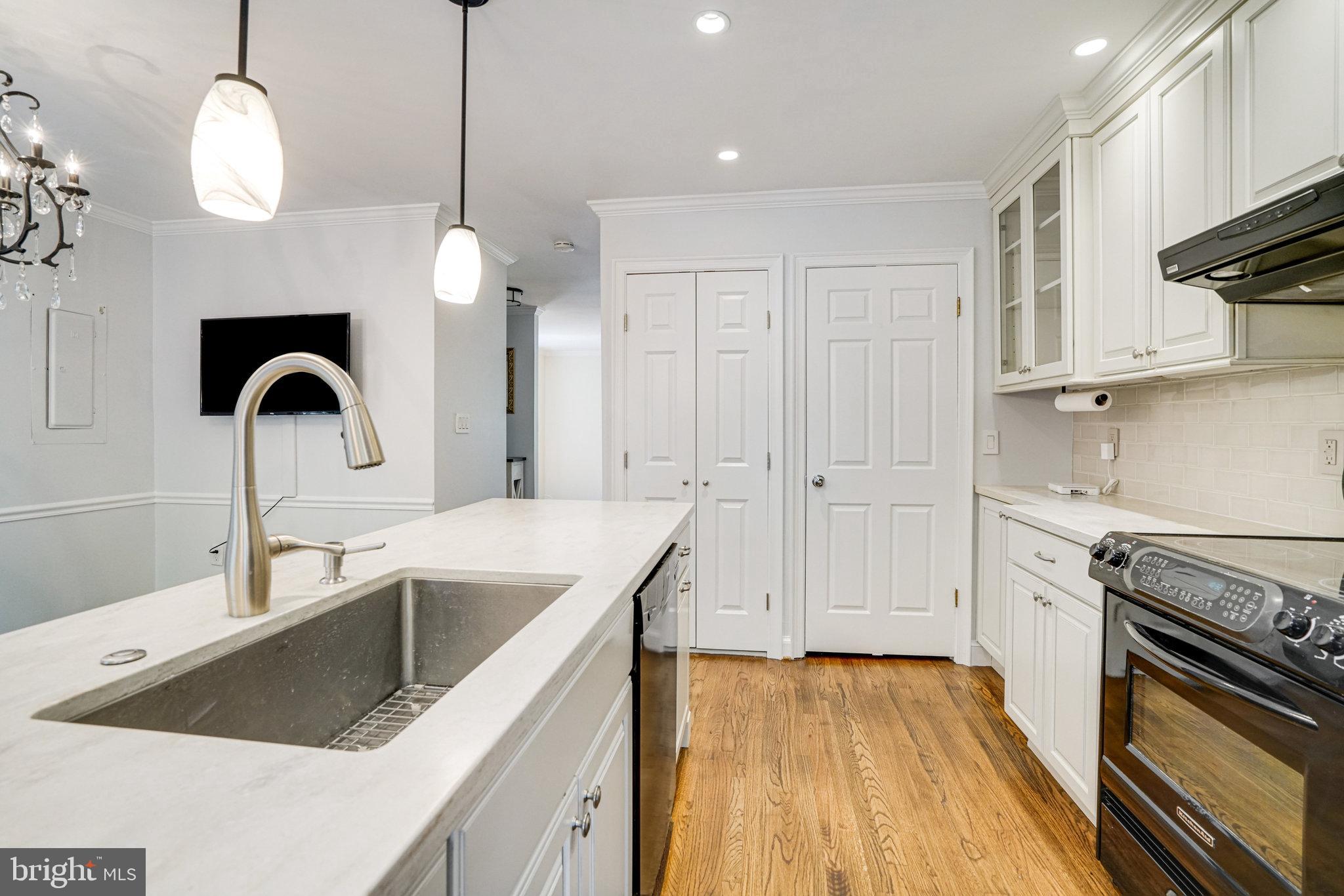 SHUTERS HILL - Residential