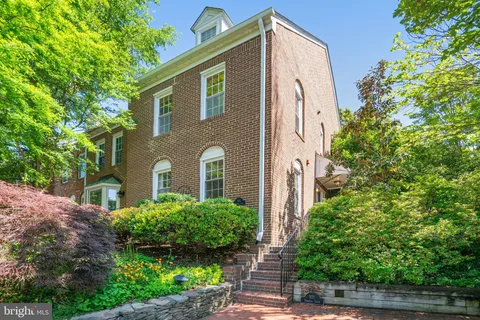 101 Roberts Lane, Alexandria, VA MLS: VAAX2045346
