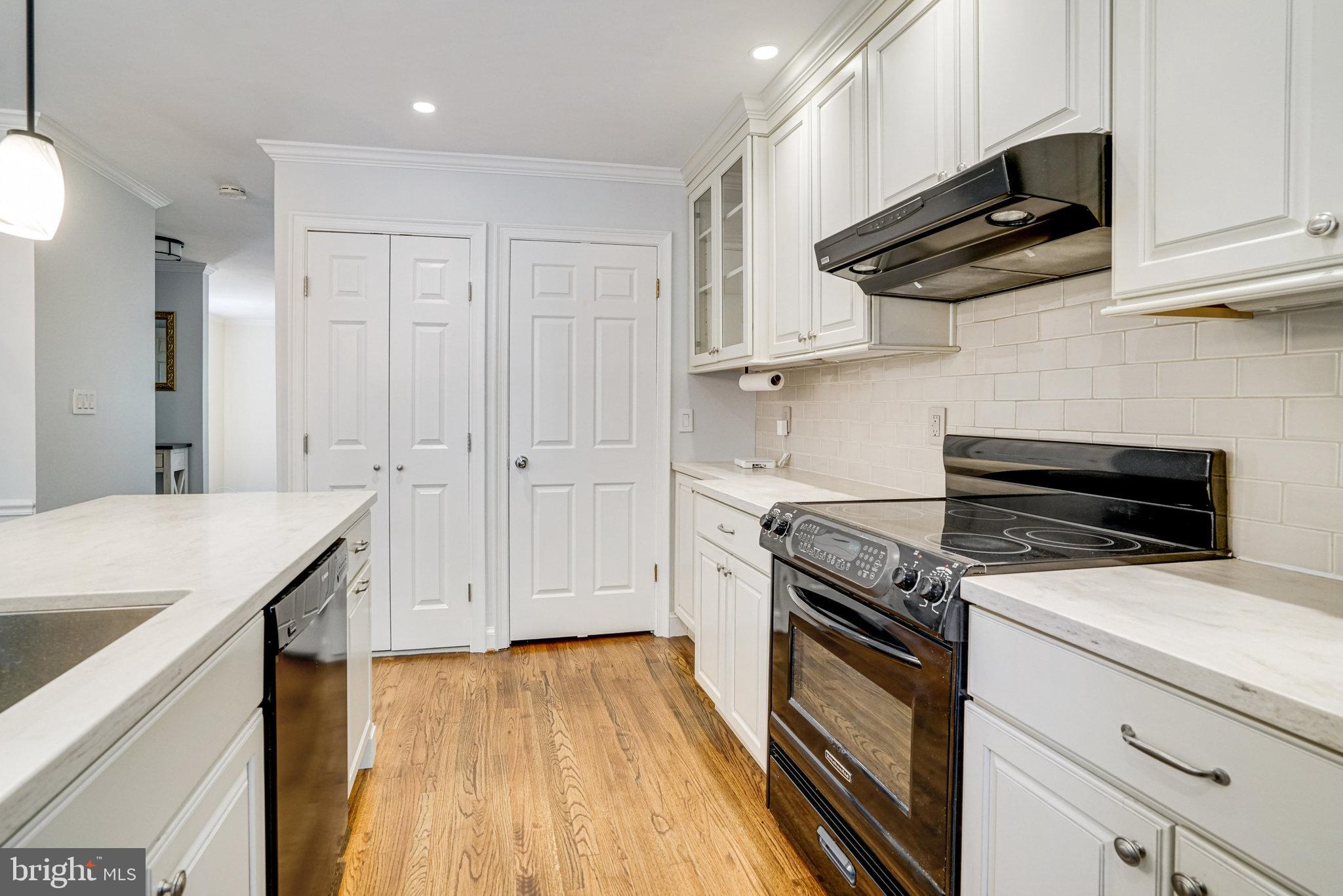 SHUTERS HILL - Residential