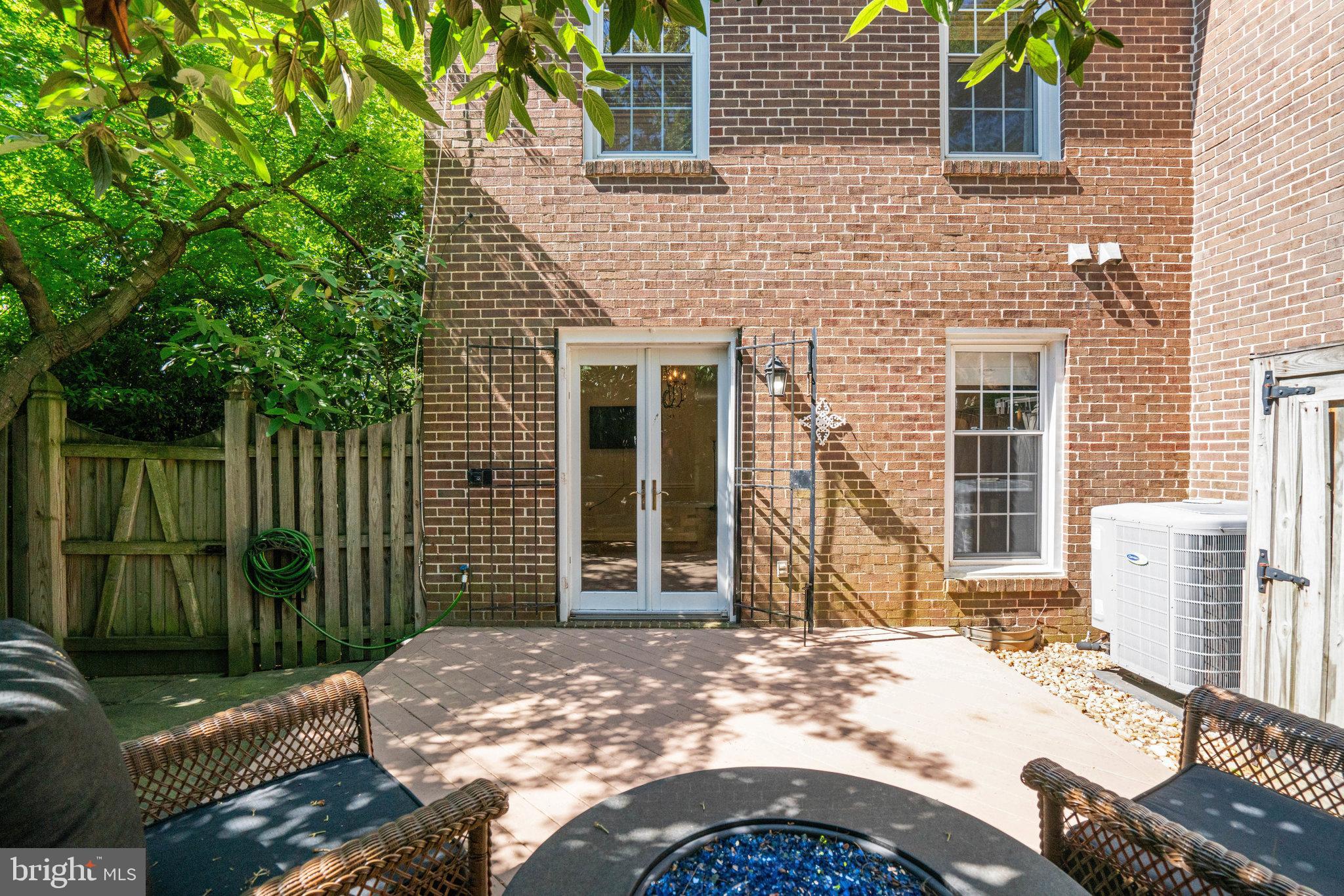 SHUTERS HILL - Residential