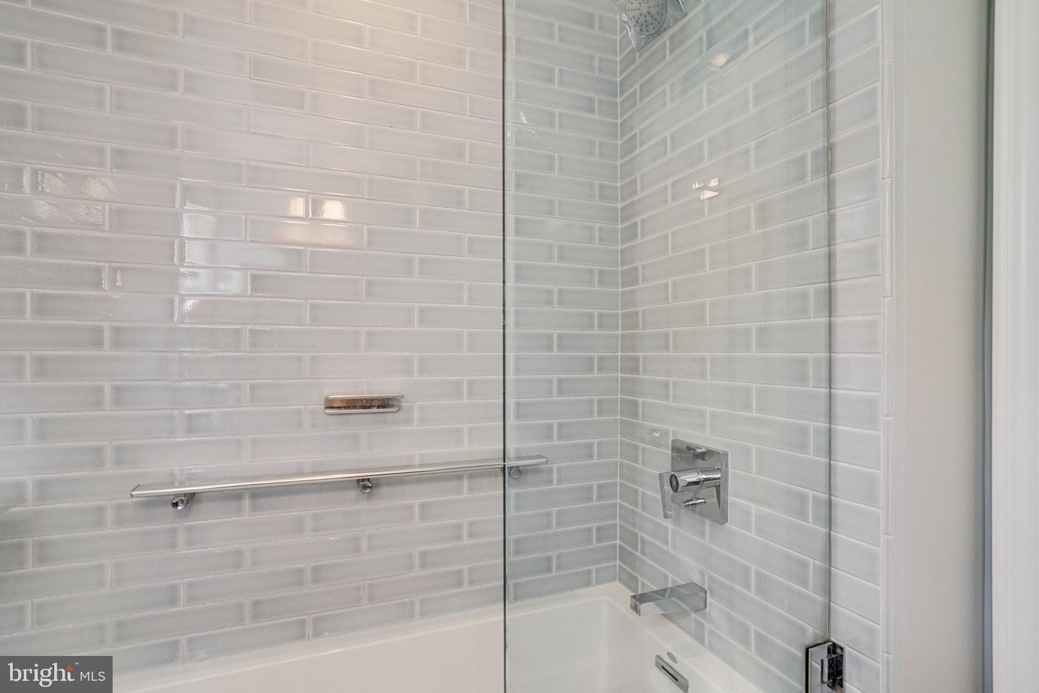 SHUTERS HILL - Residential