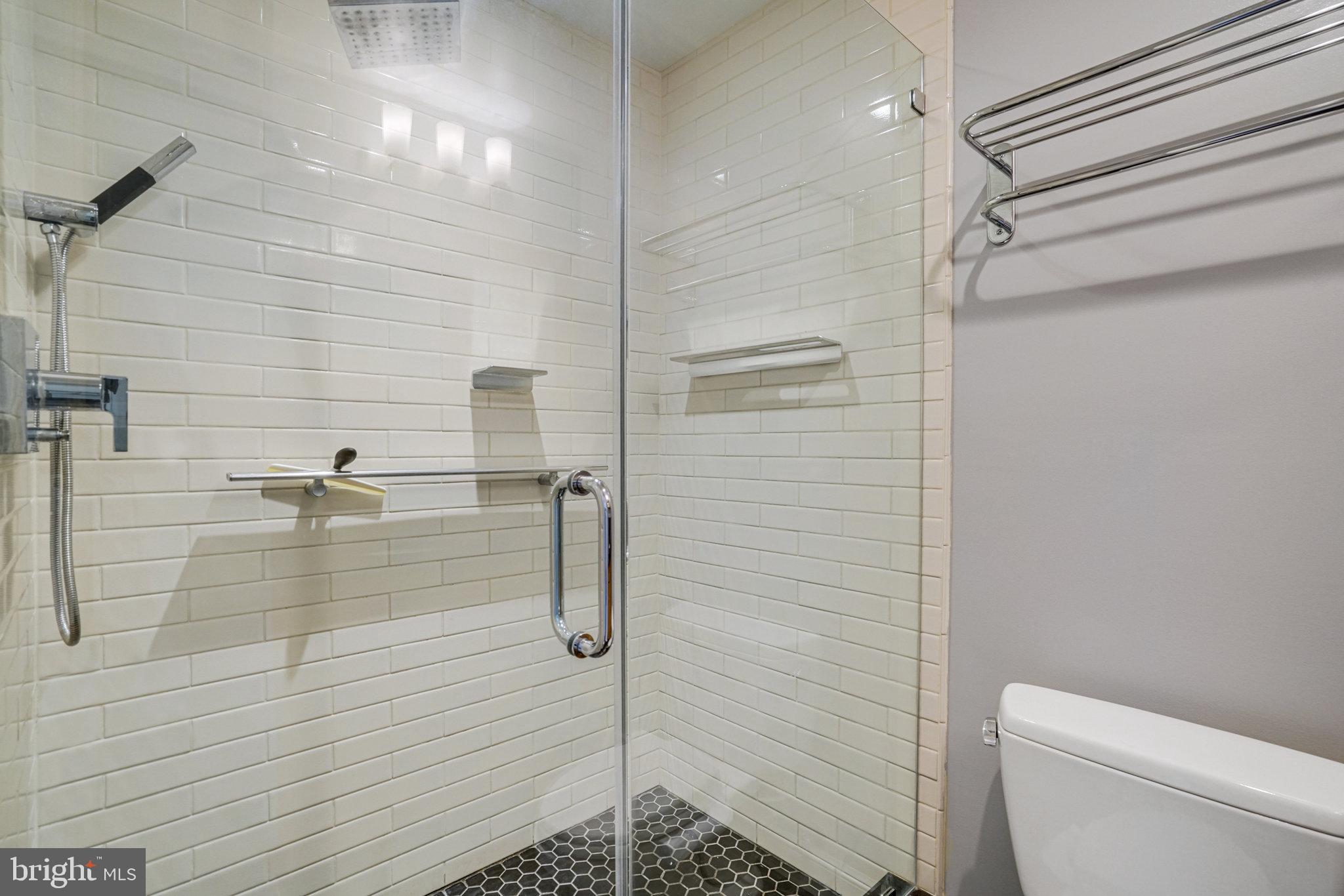 SHUTERS HILL - Residential