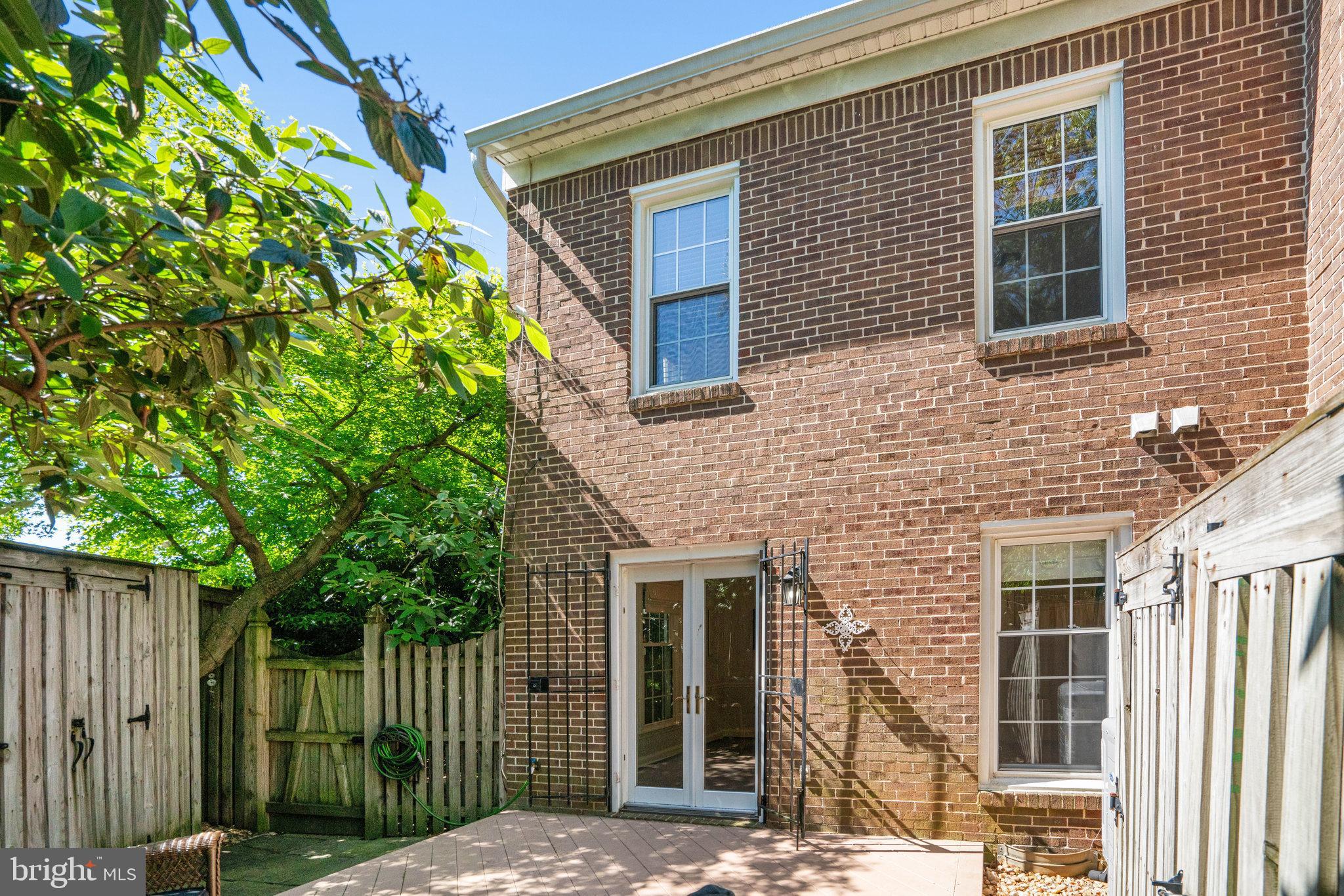 SHUTERS HILL - Residential