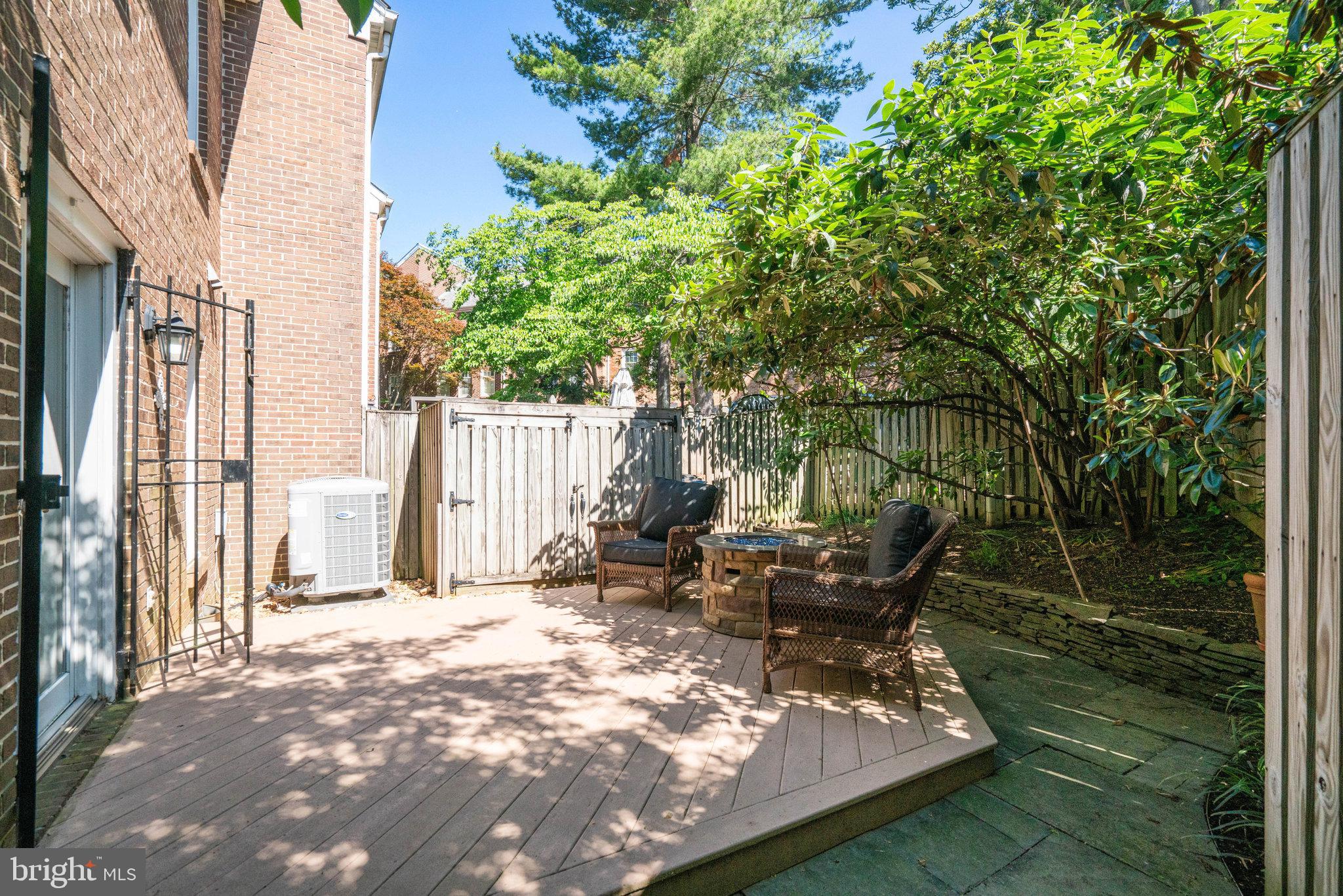 SHUTERS HILL - Residential