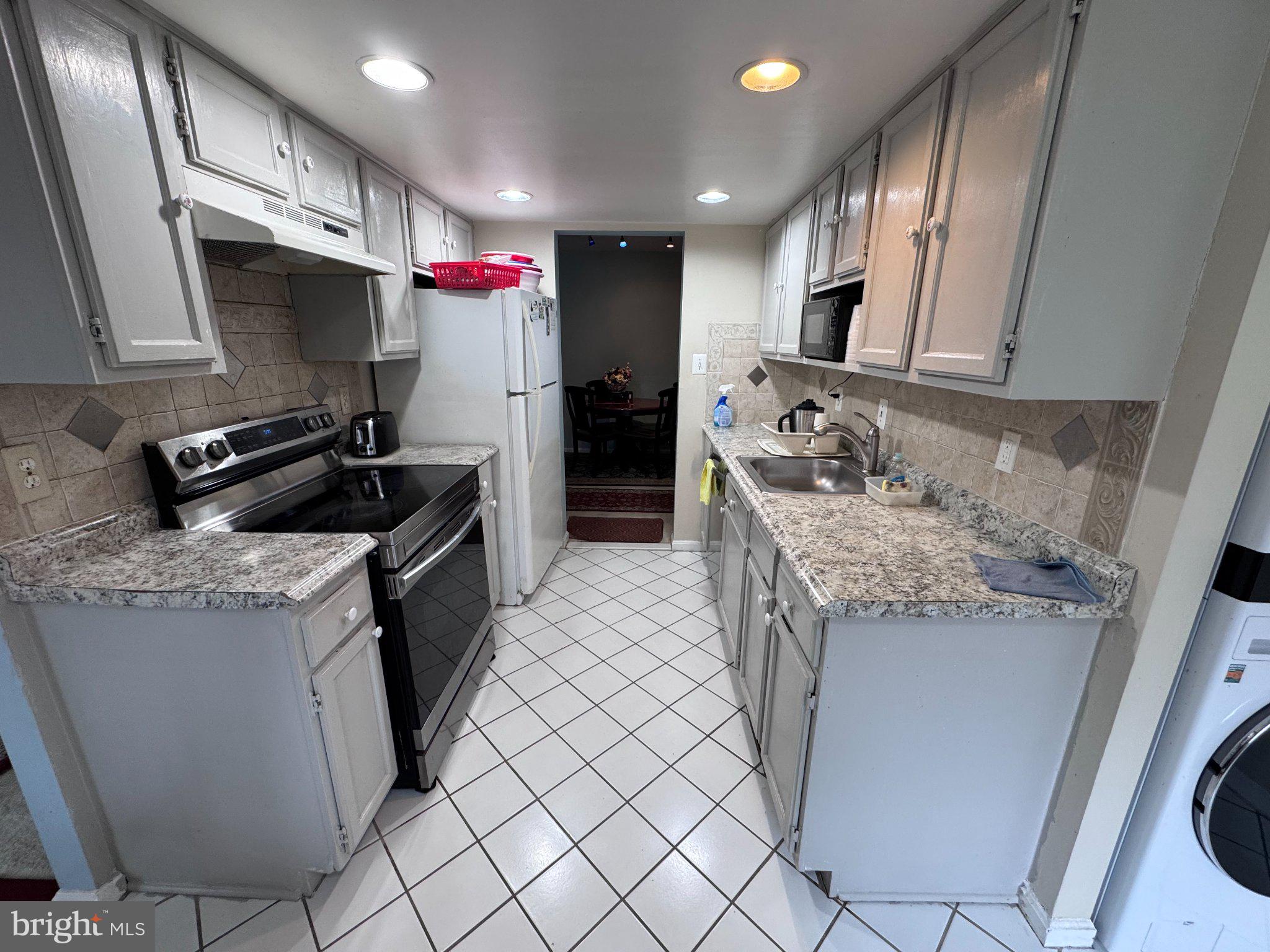 VISTAS OF VIENNA CONDOMINIUMS - Residential