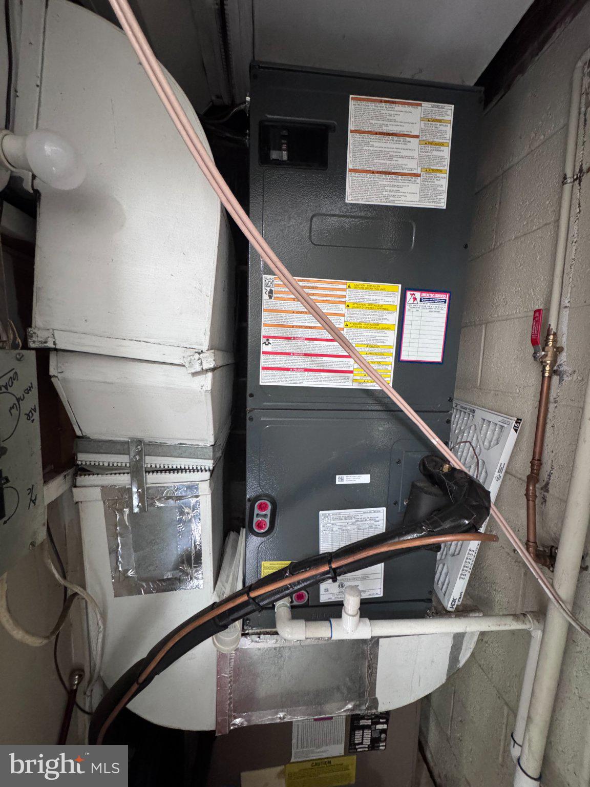 VISTAS OF VIENNA CONDOMINIUMS - Residential