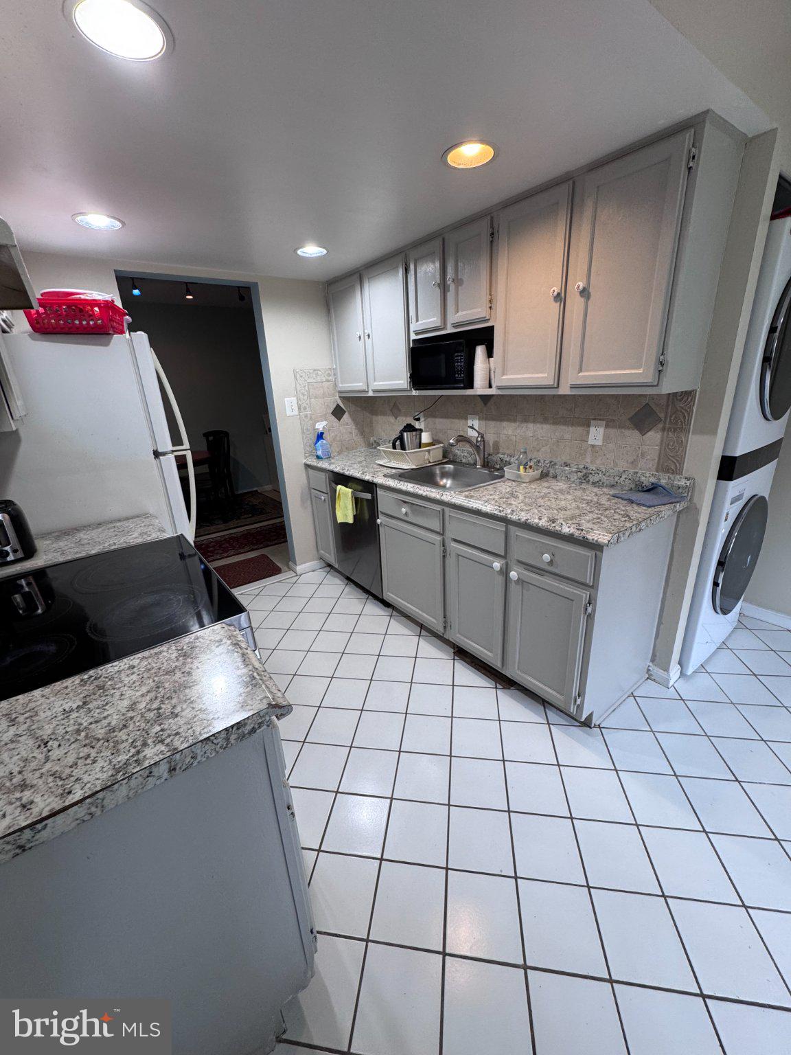 VISTAS OF VIENNA CONDOMINIUMS - Residential