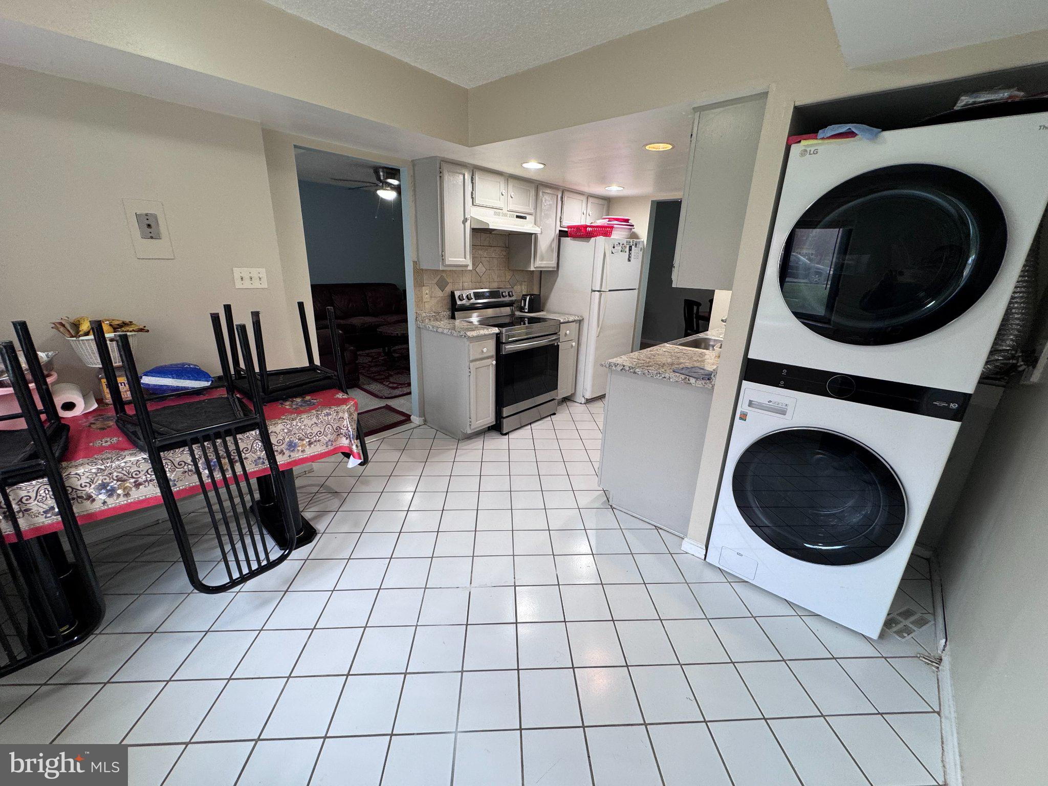 VISTAS OF VIENNA CONDOMINIUMS - Residential