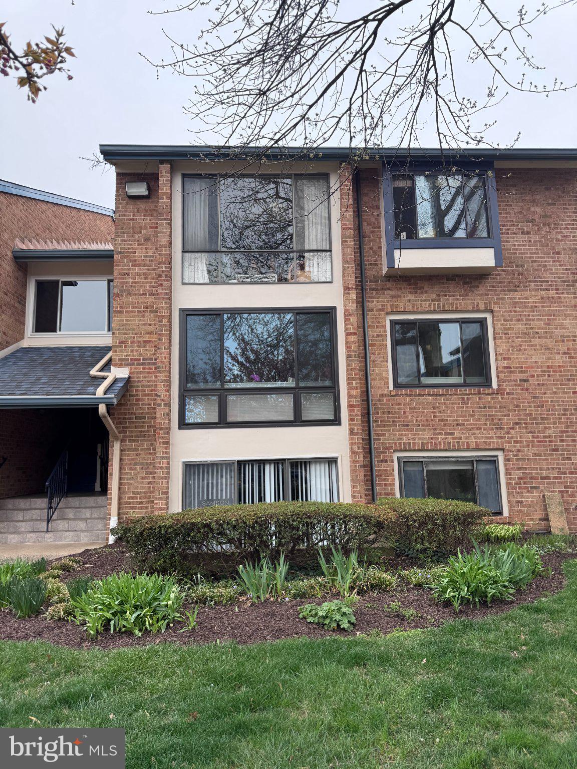 VISTAS OF VIENNA CONDOMINIUMS - Residential