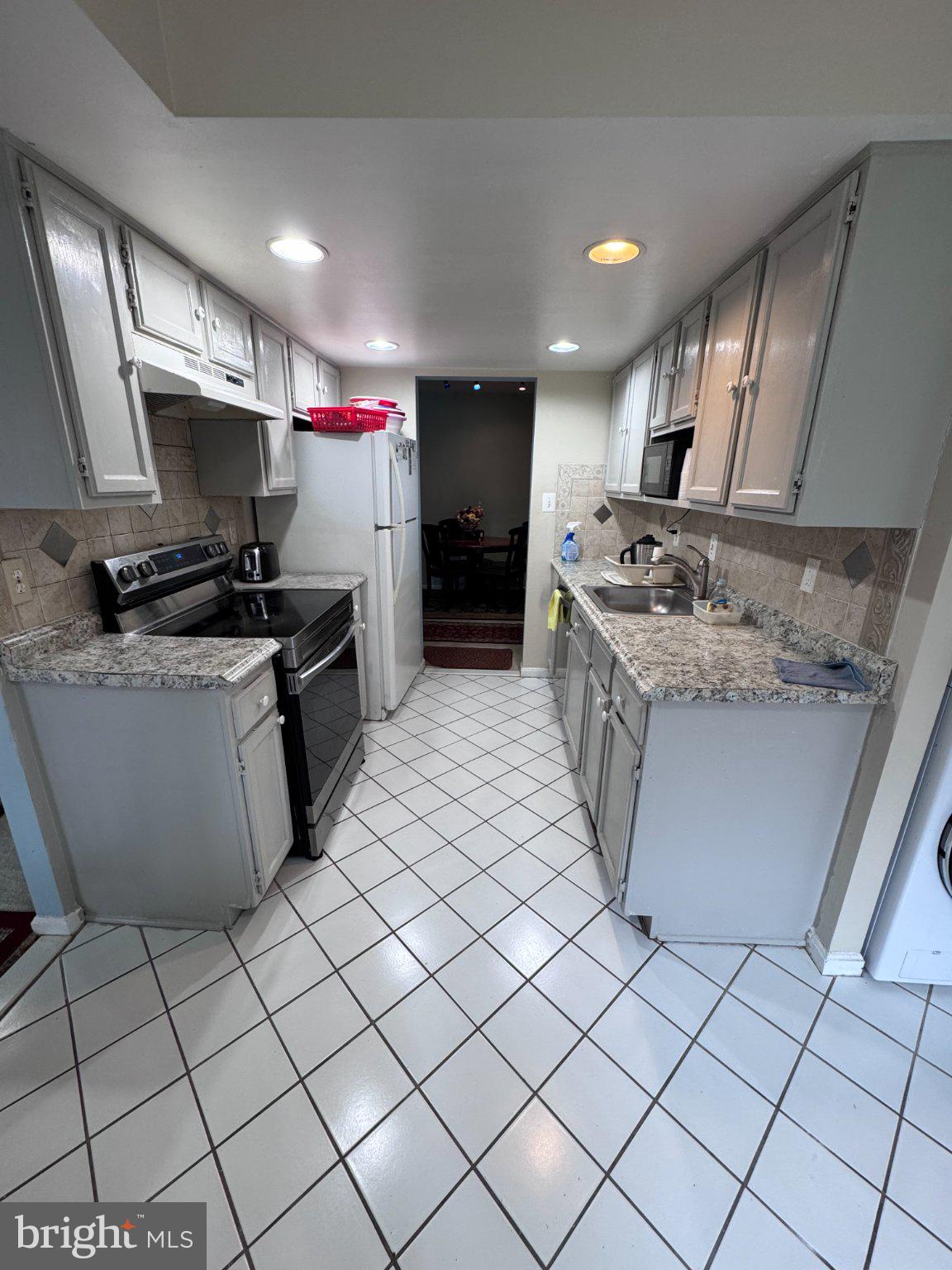 VISTAS OF VIENNA CONDOMINIUMS - Residential