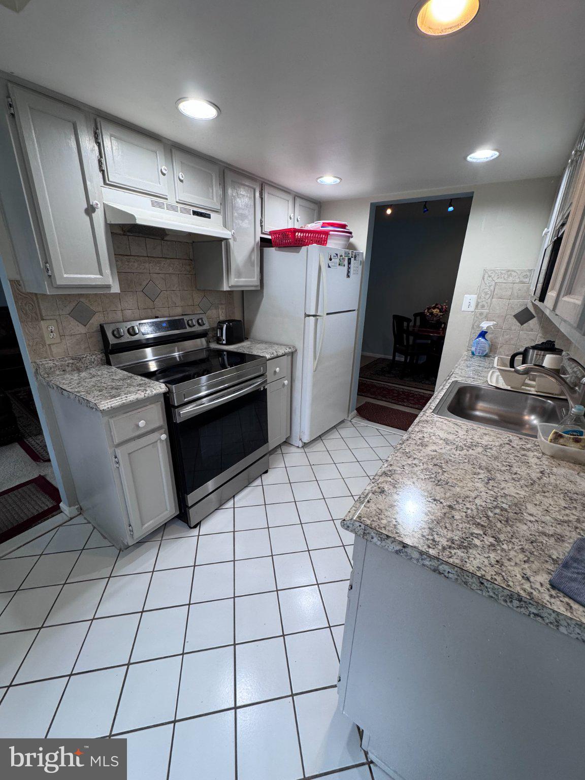 VISTAS OF VIENNA CONDOMINIUMS - Residential