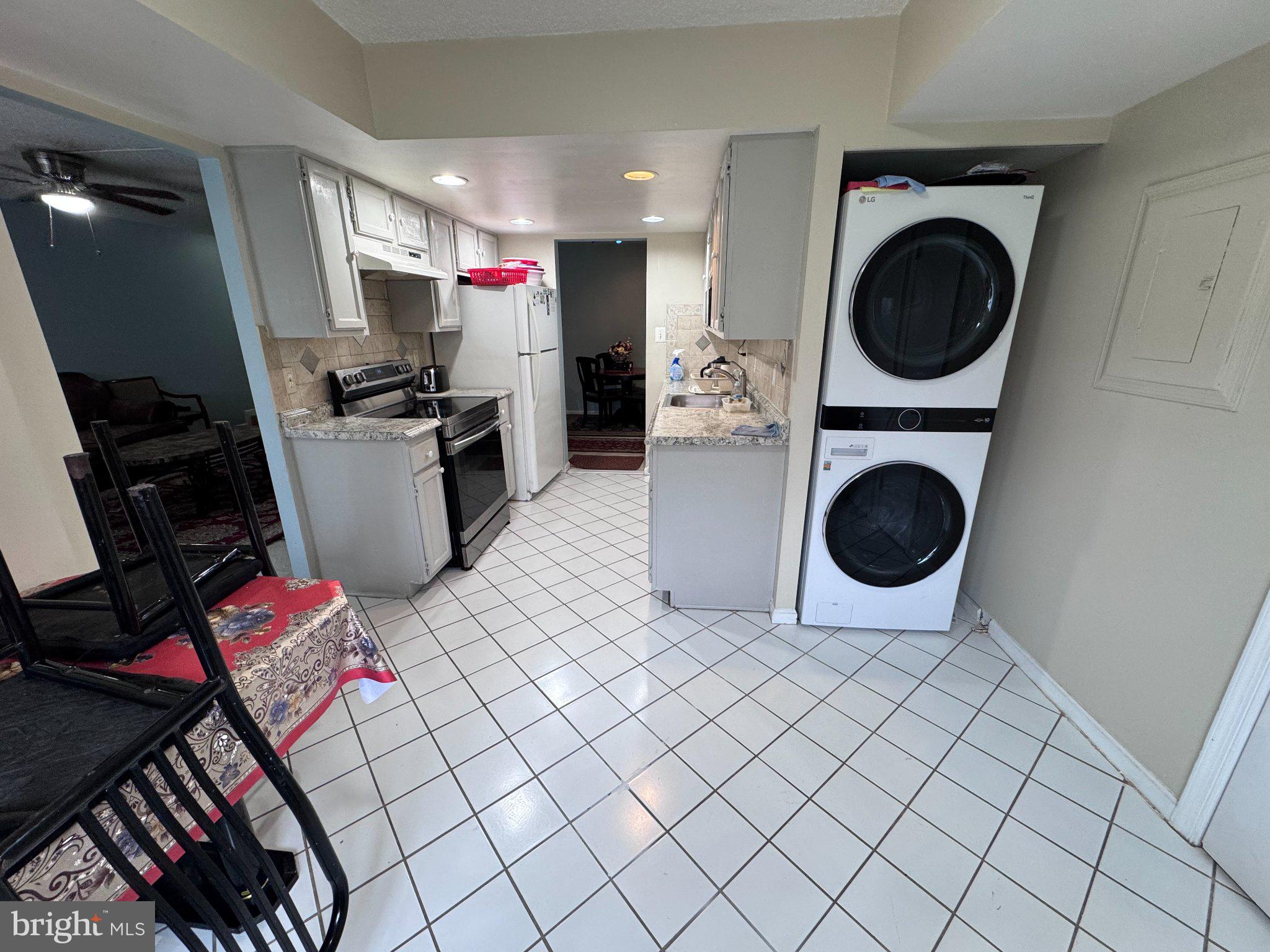 VISTAS OF VIENNA CONDOMINIUMS - Residential