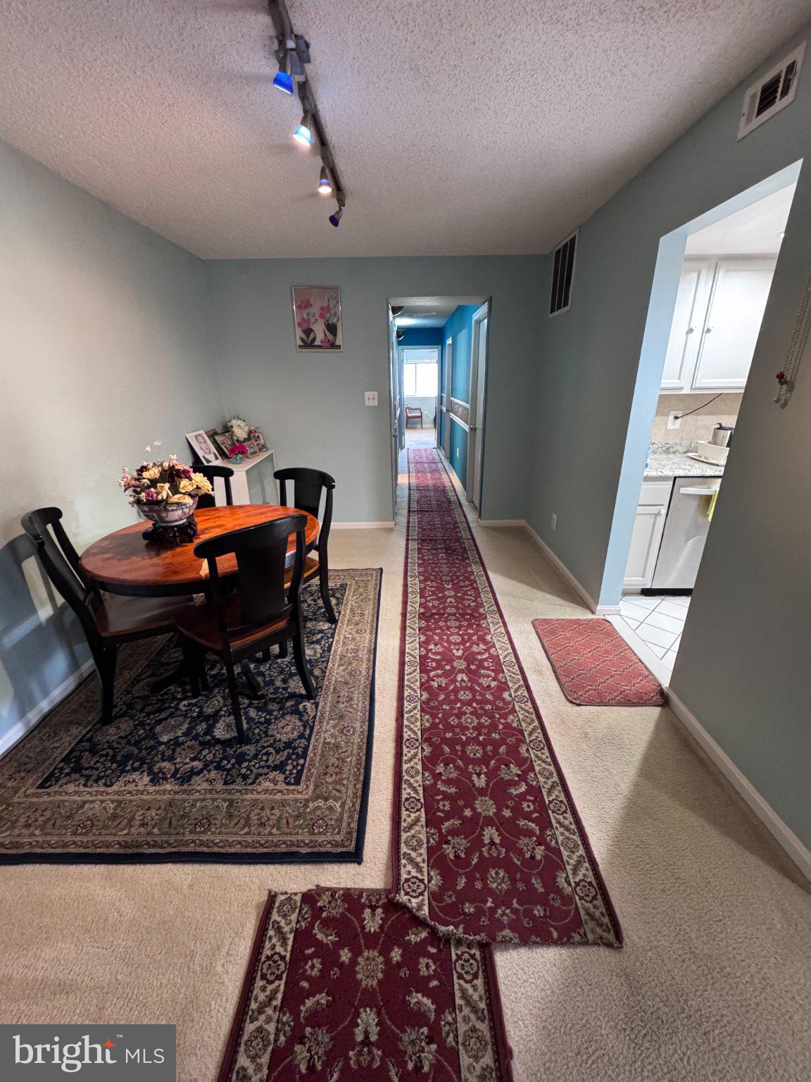 VISTAS OF VIENNA CONDOMINIUMS - Residential