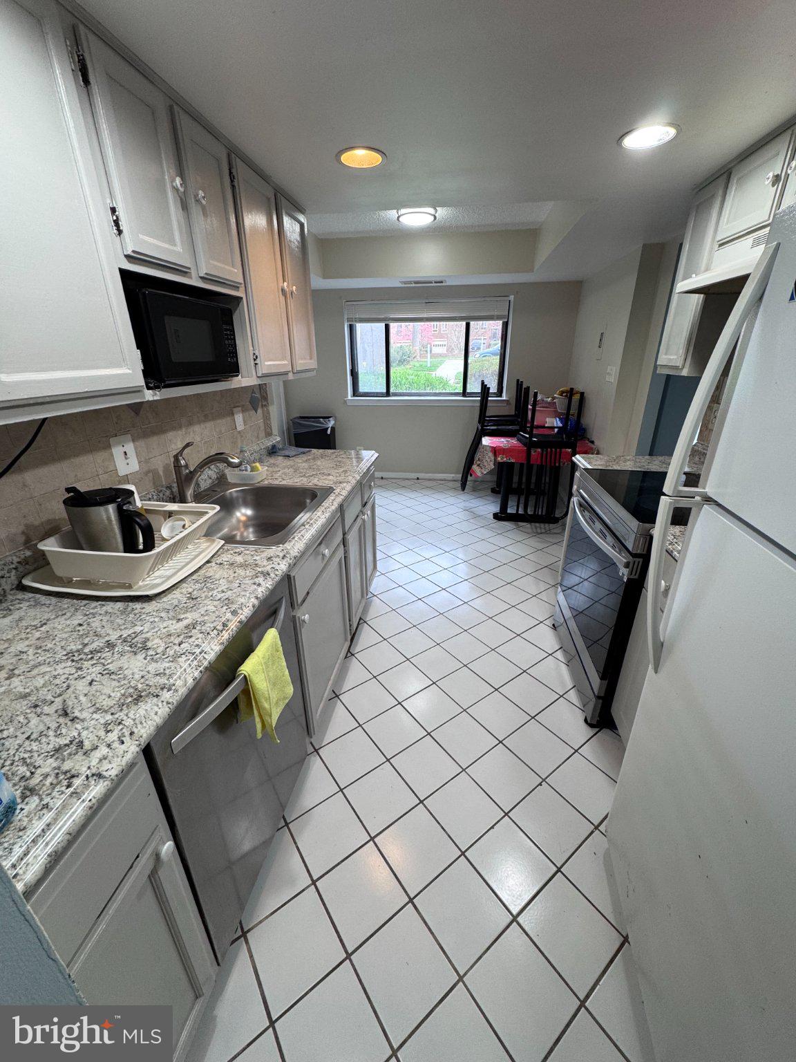 VISTAS OF VIENNA CONDOMINIUMS - Residential