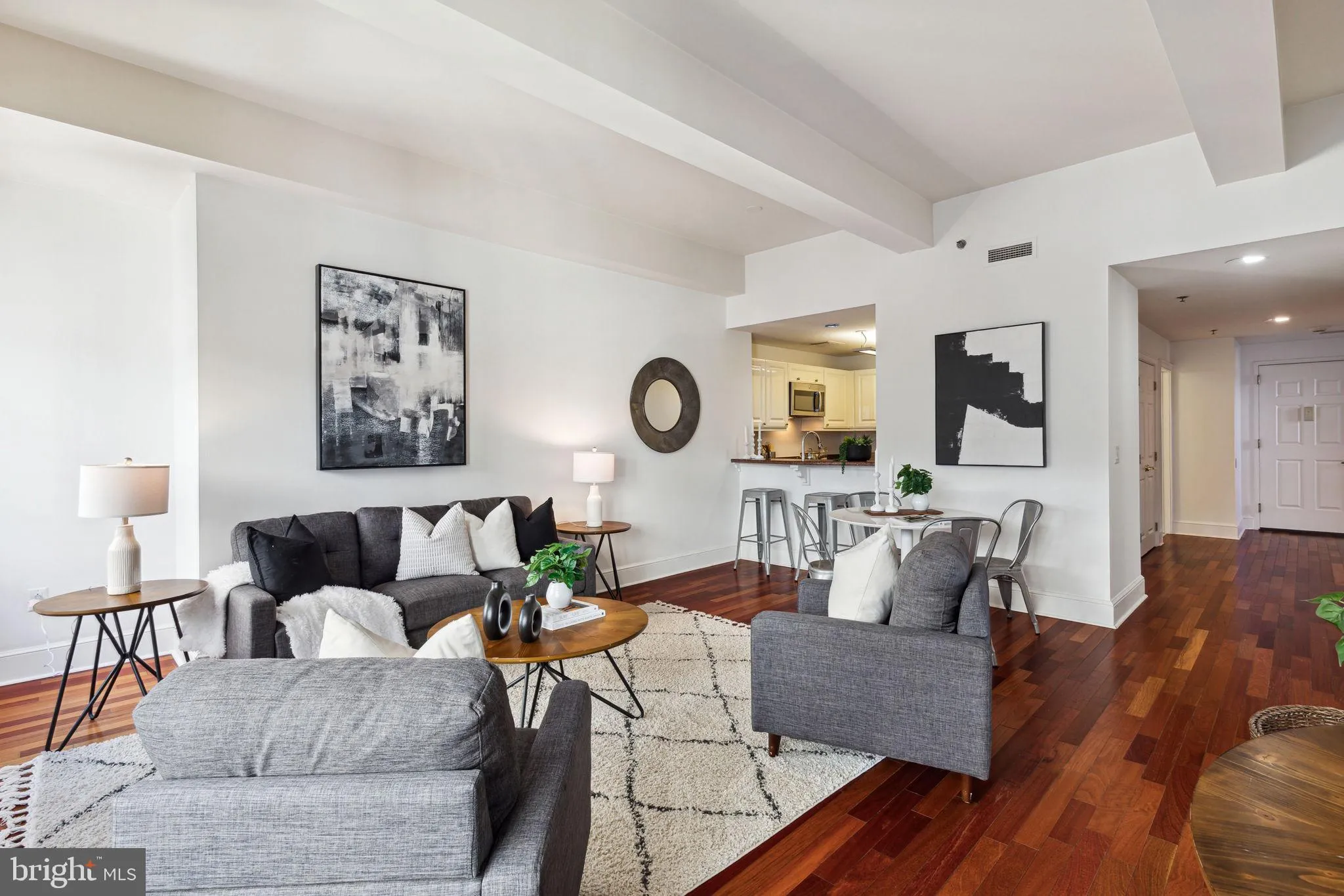 Philadelphia, Pennsylvania 19102, United States, 2 Bedrooms Bedrooms, ,2 BathroomsBathrooms,Residential,Active,143442