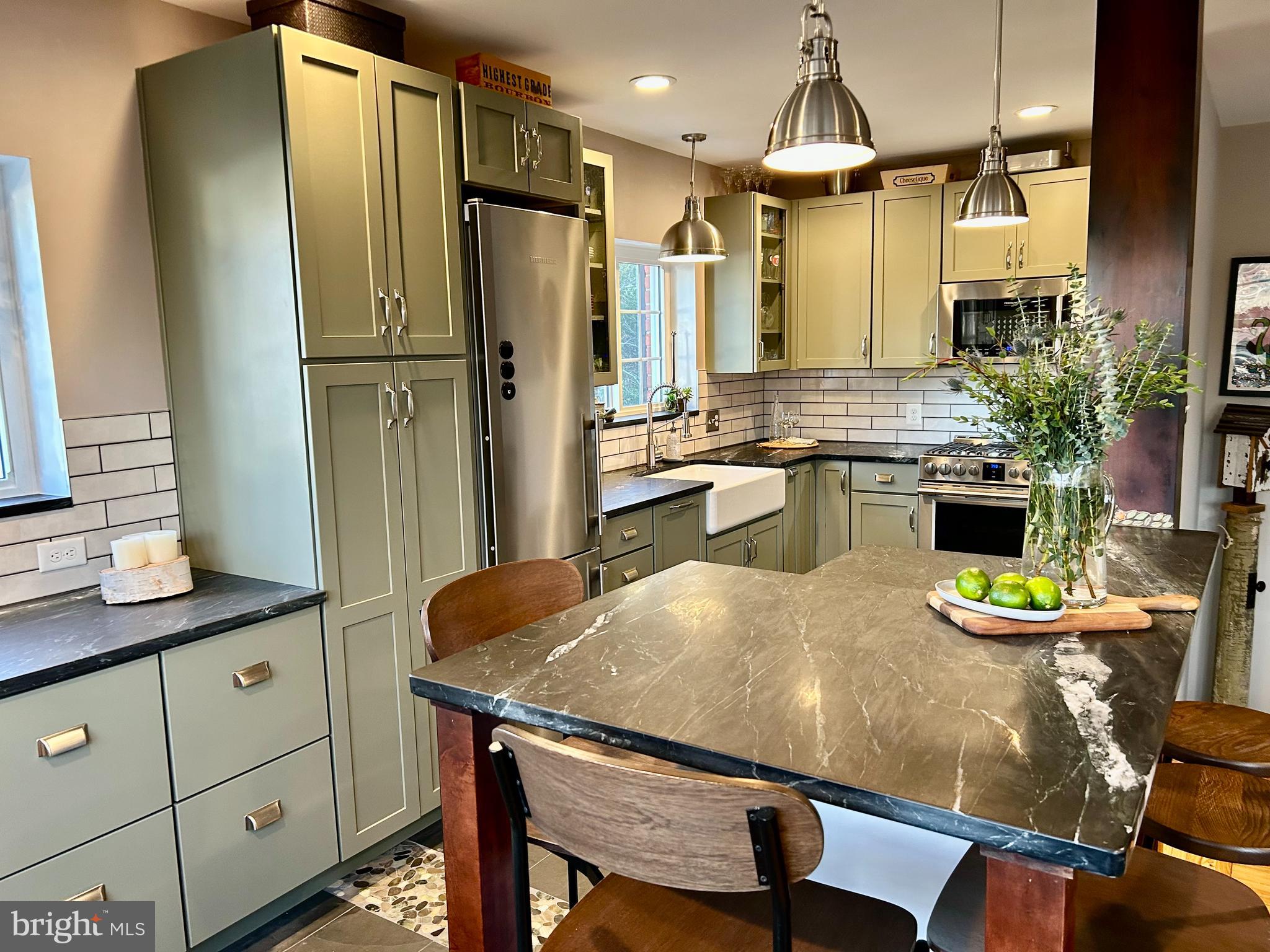 1649 FITZGERALD LANE