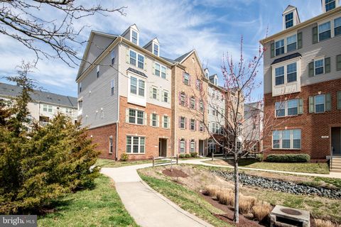 Townhouse For Sale - 8033 Orchard Grove Road<br/> ODENTON, MD 21113