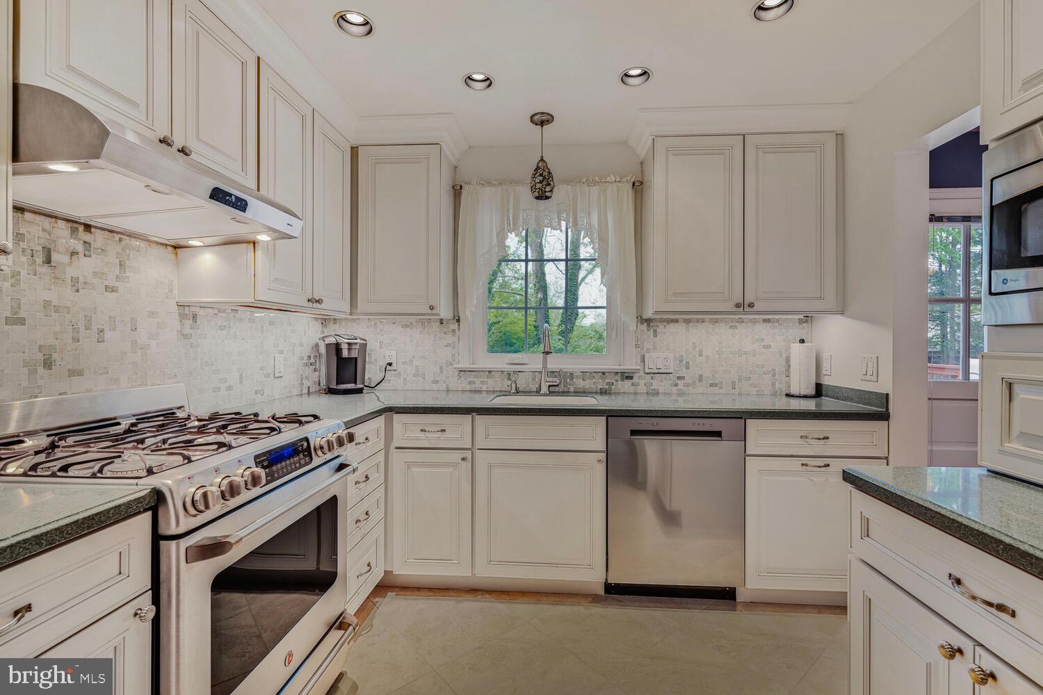 BERKSHIRE OAKWOOD - Residential