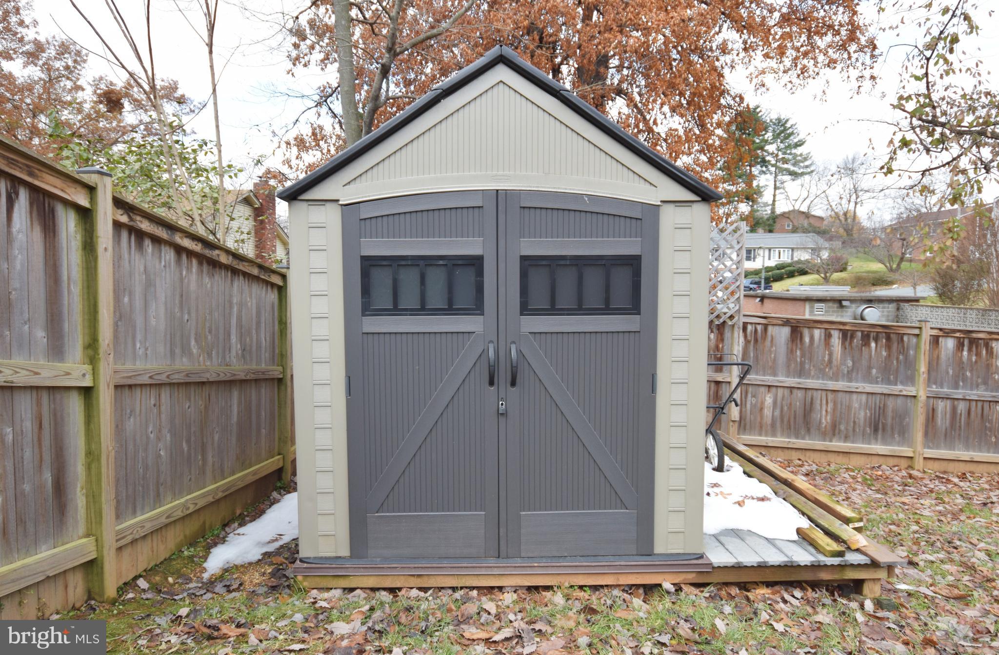 COLONIAL PARK - Residential