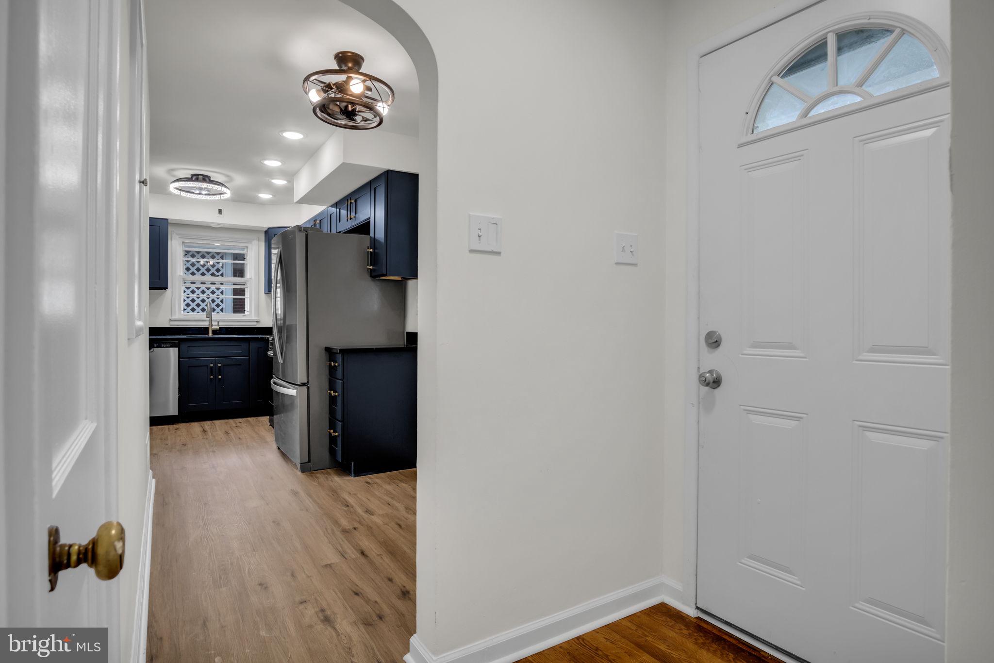 114 E MAPLEWOOD AVENUE