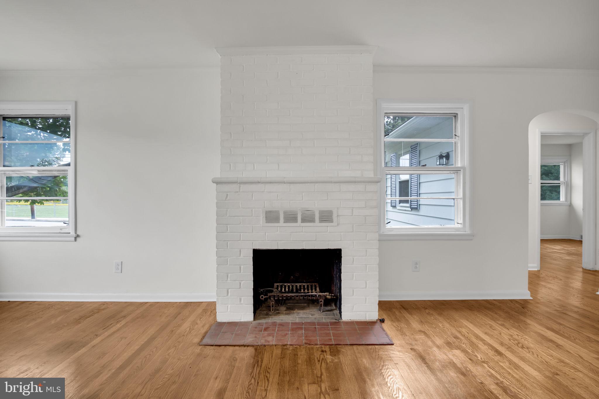 114 E MAPLEWOOD AVENUE