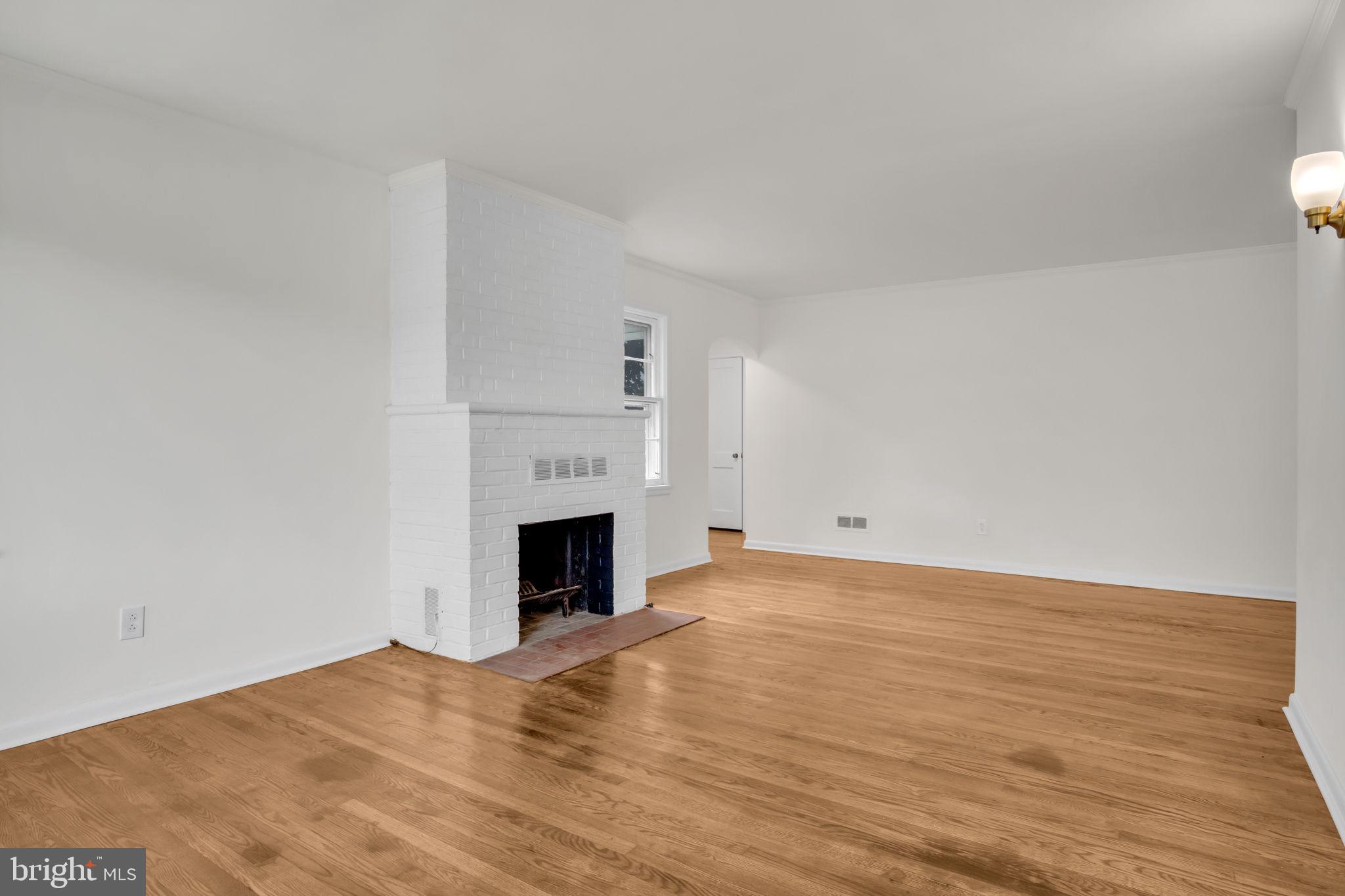 114 E MAPLEWOOD AVENUE