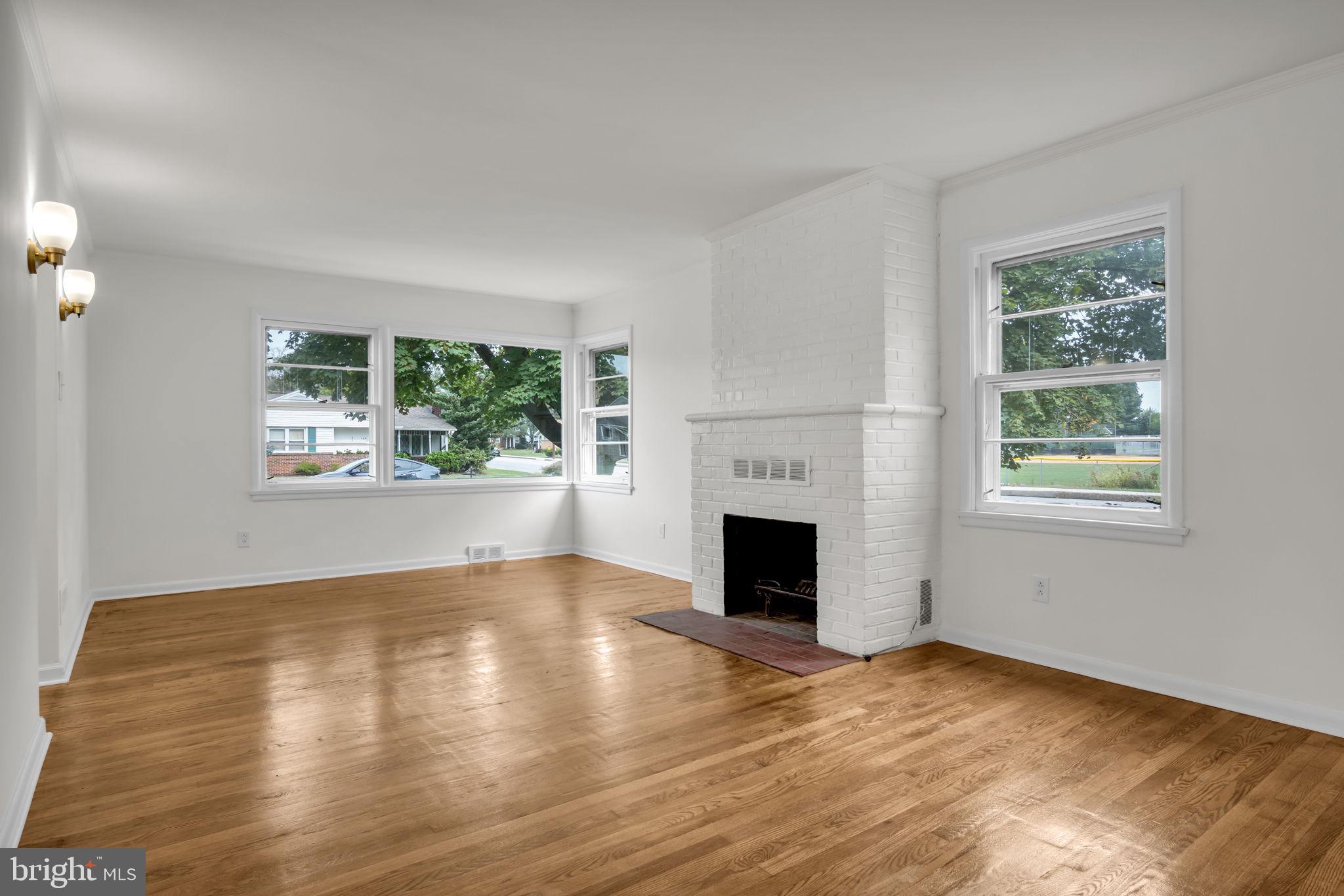 114 E MAPLEWOOD AVENUE