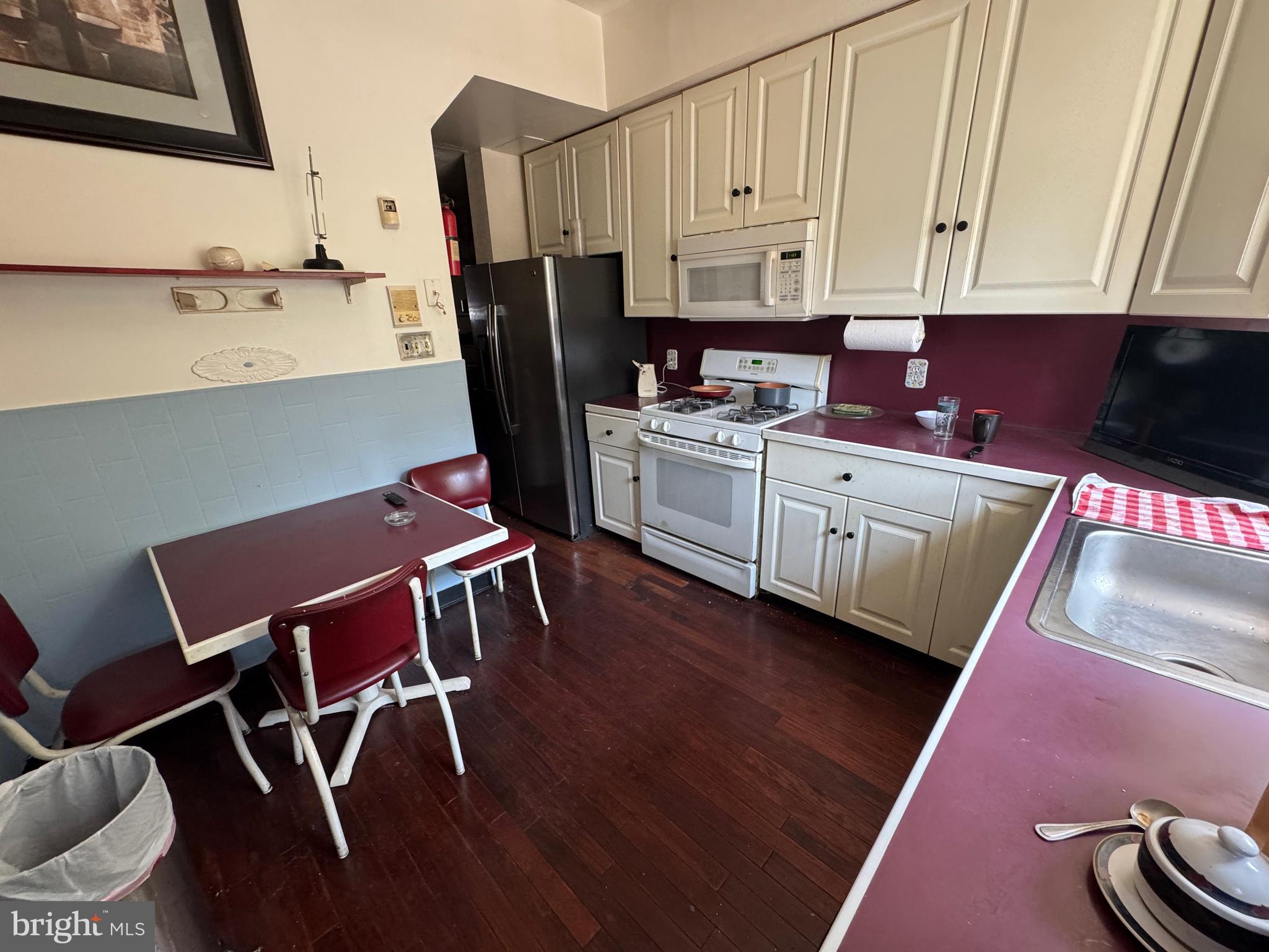 PHILADELPHIA (SOUTHWEST) - Residential