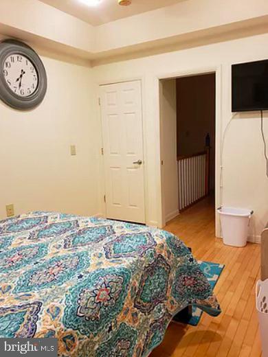 HOLLINS MARKET - Residential