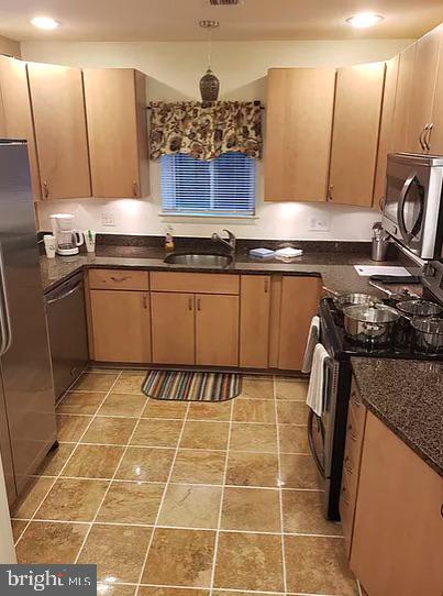 HOLLINS MARKET - Residential