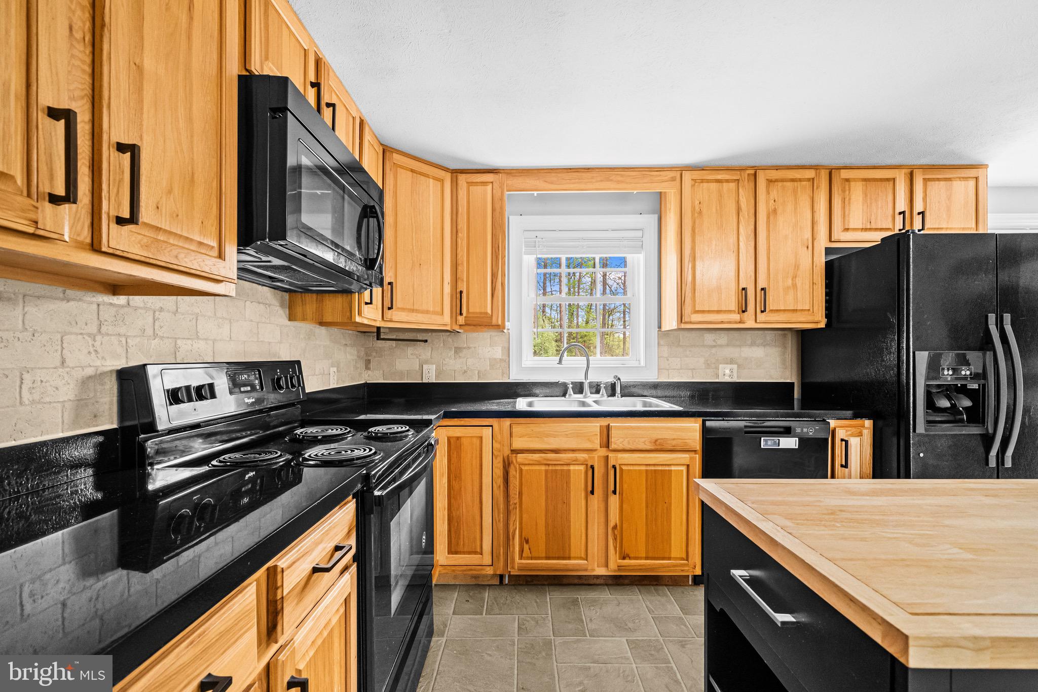 ROUND HILL - Residential