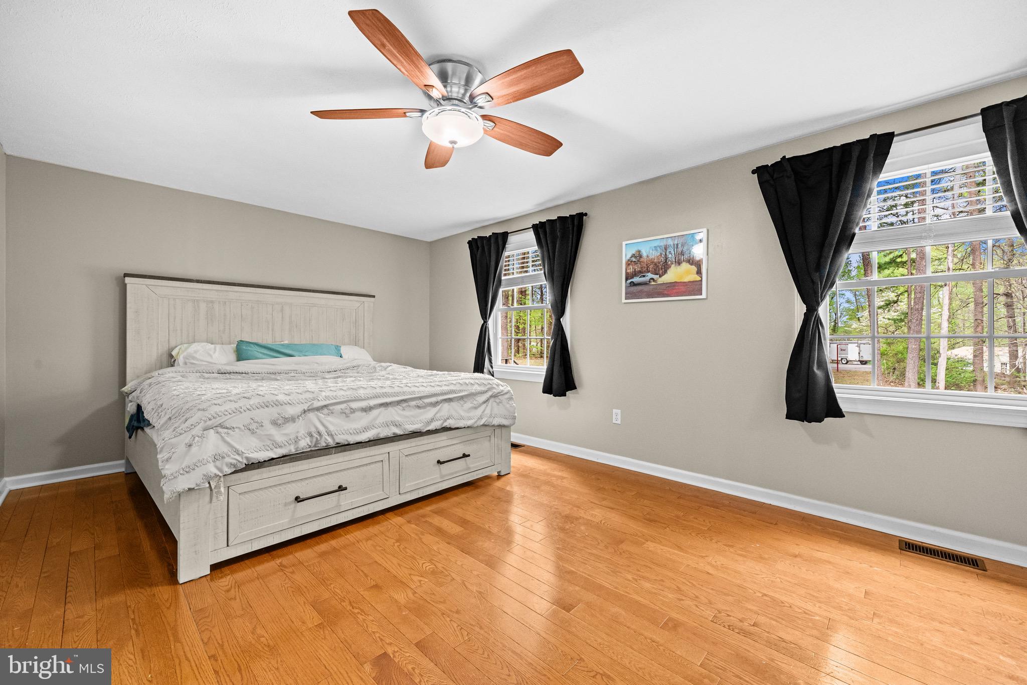 ROUND HILL - Residential