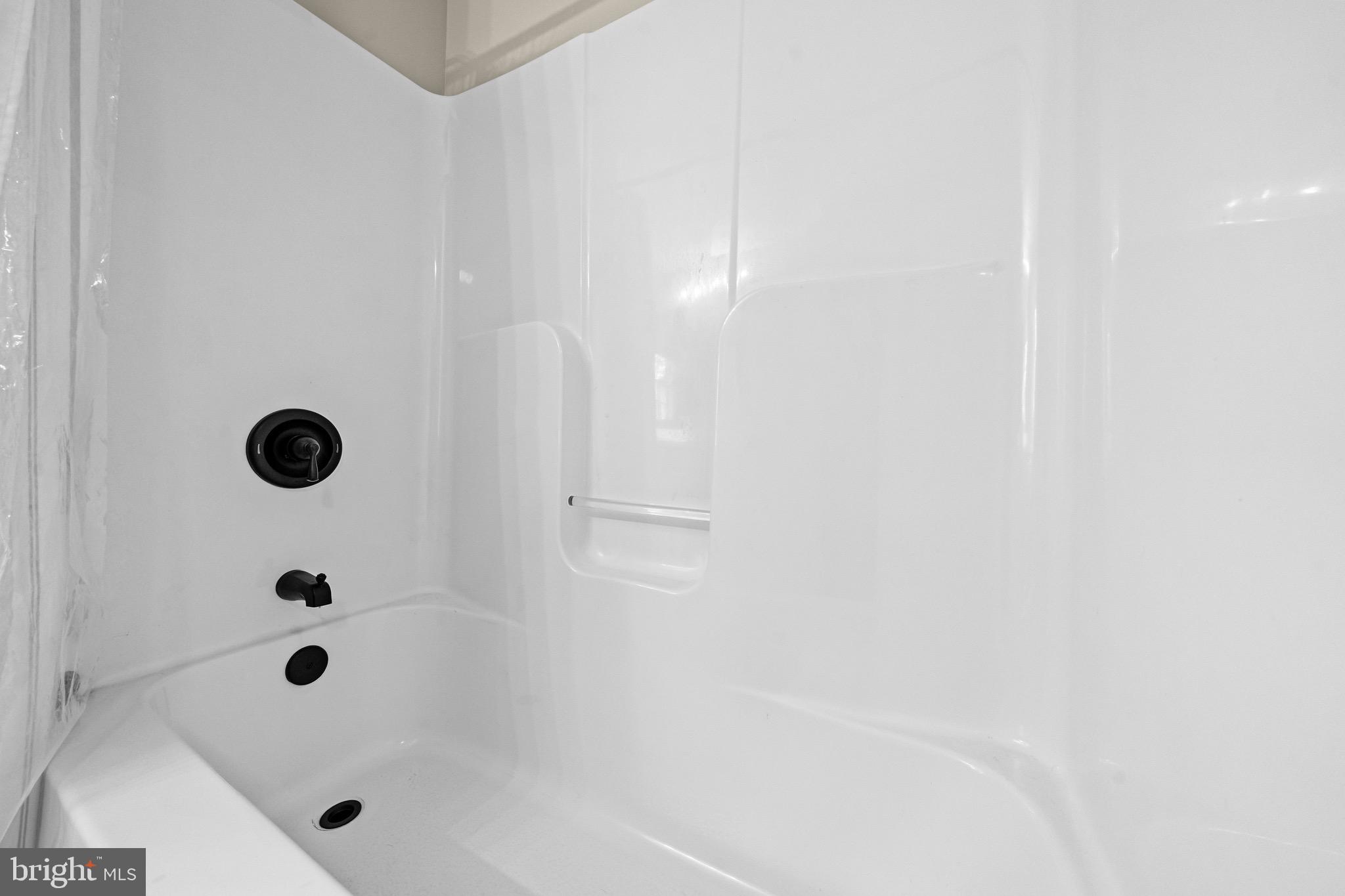 ROUND HILL - Residential