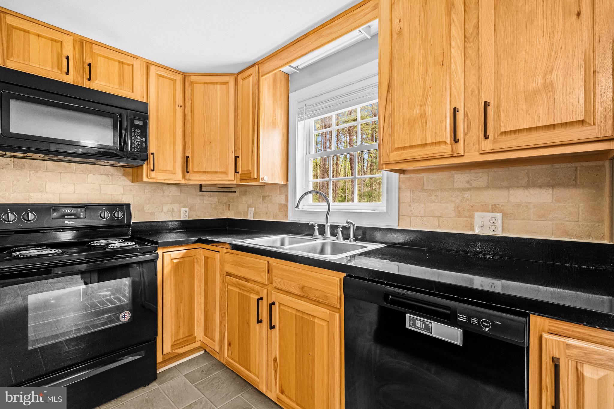 ROUND HILL - Residential