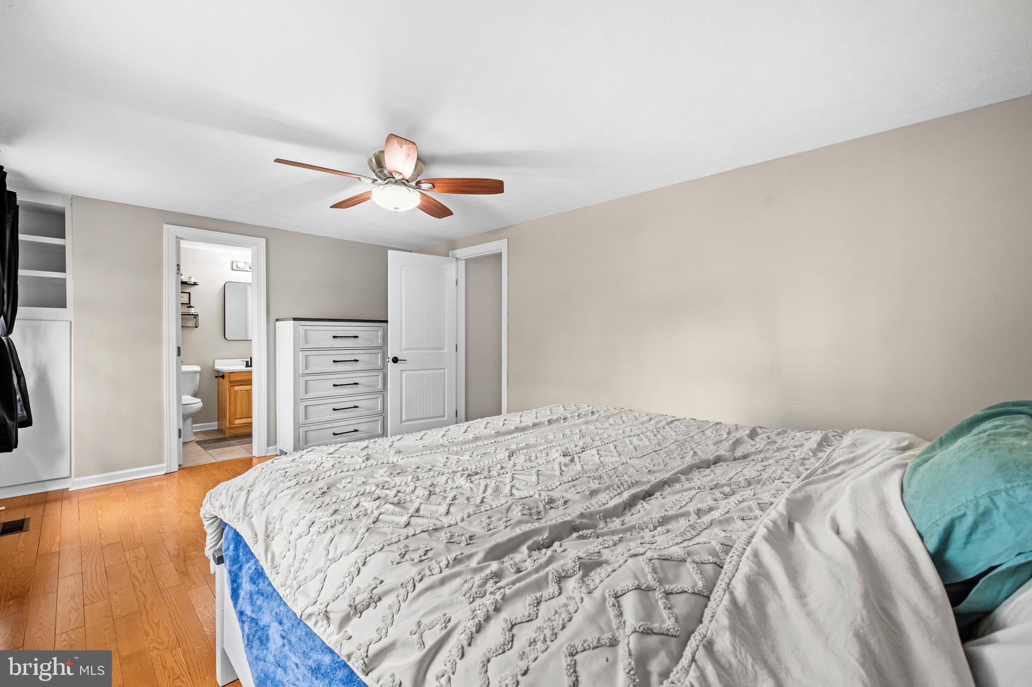 ROUND HILL - Residential