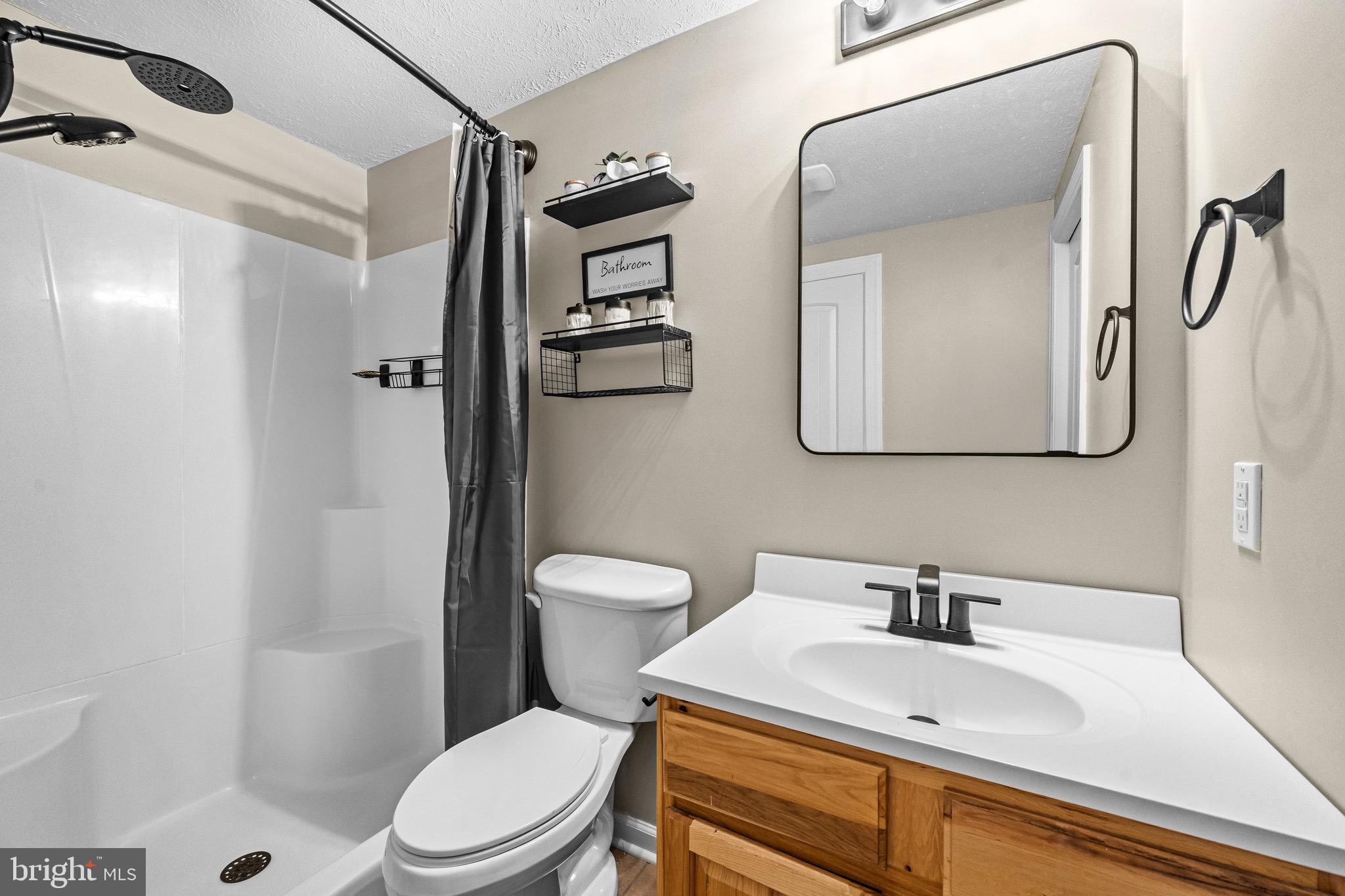 ROUND HILL - Residential