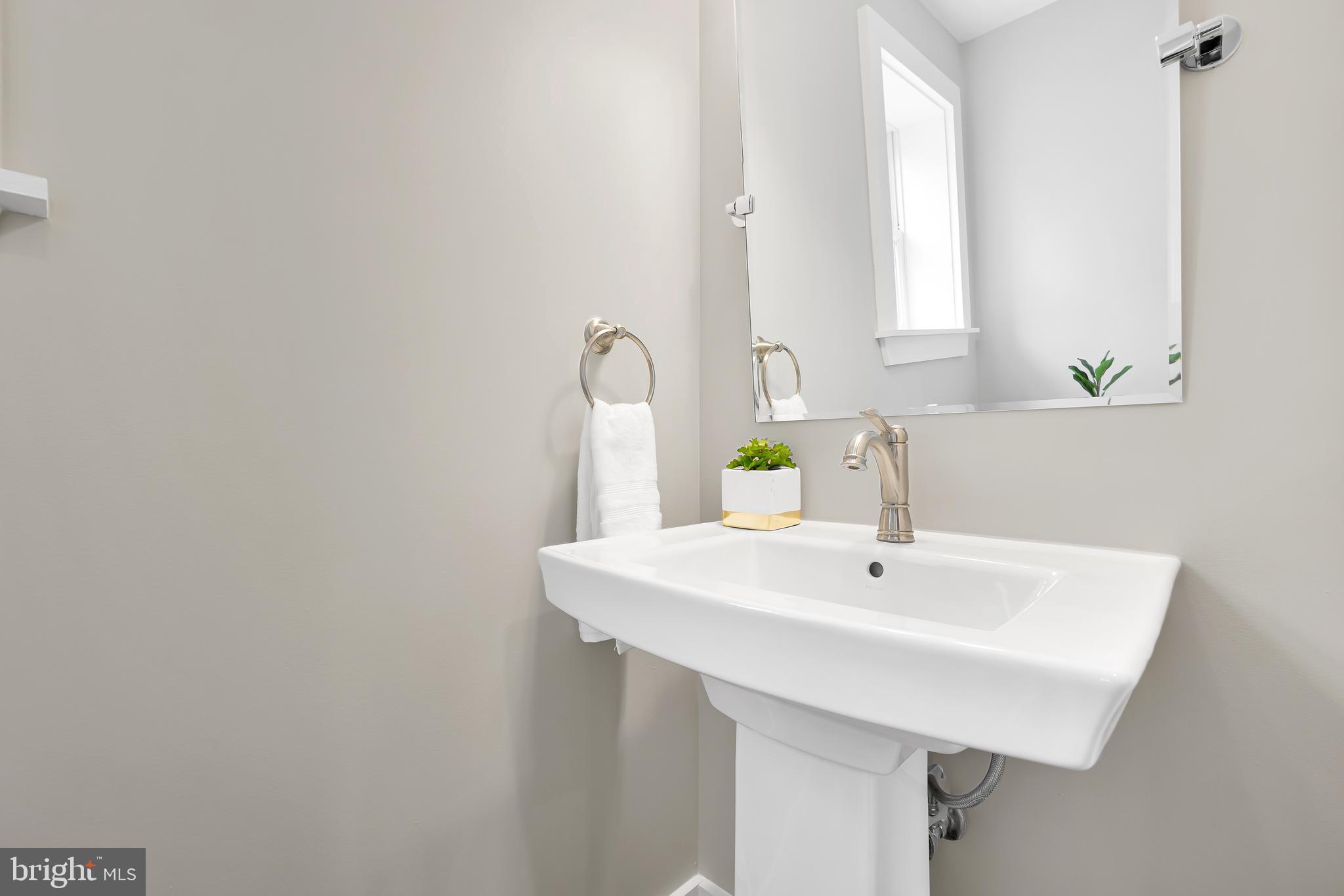 OVER LEE KNOLLS - Residential