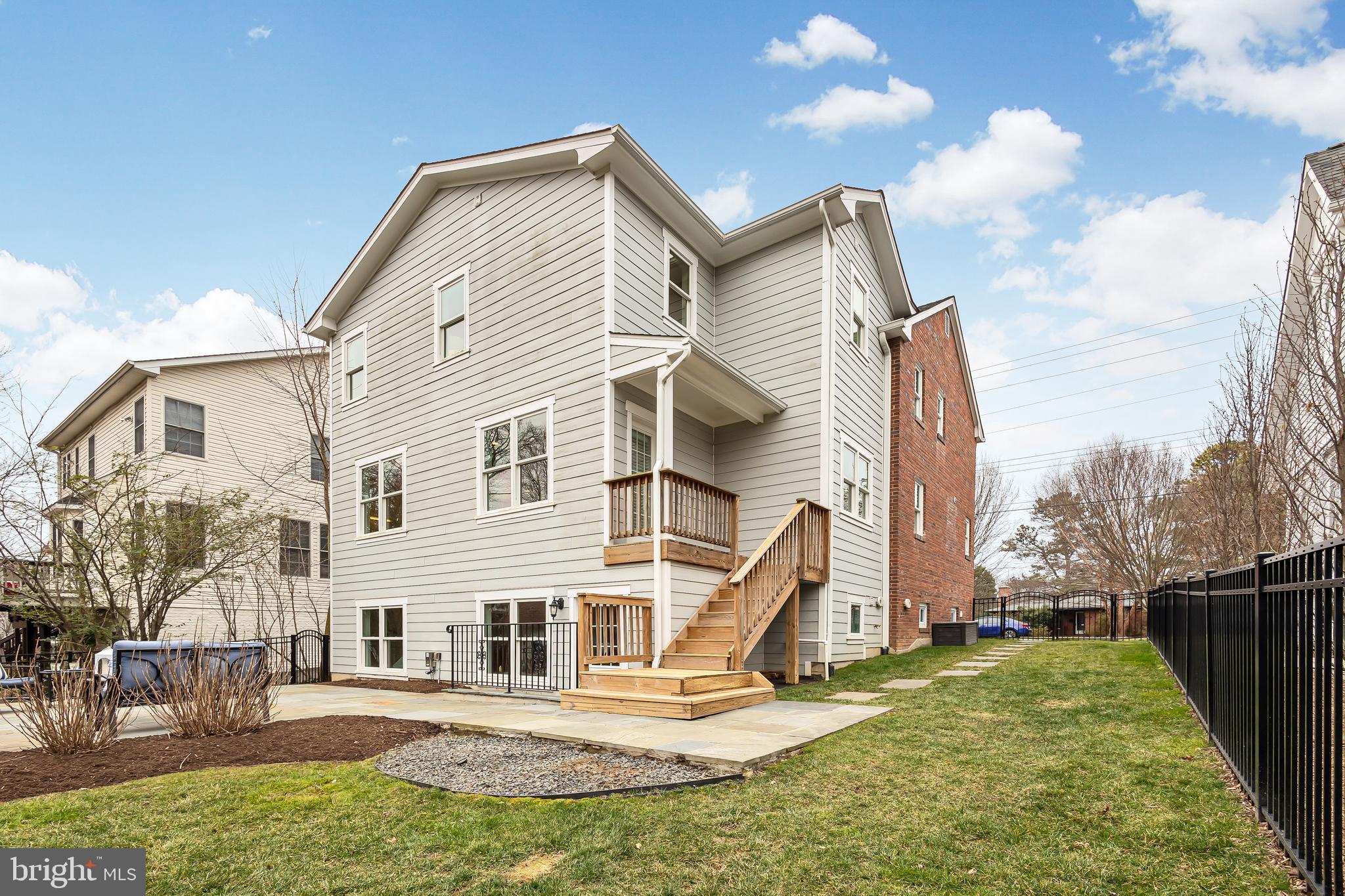 OVER LEE KNOLLS - Residential