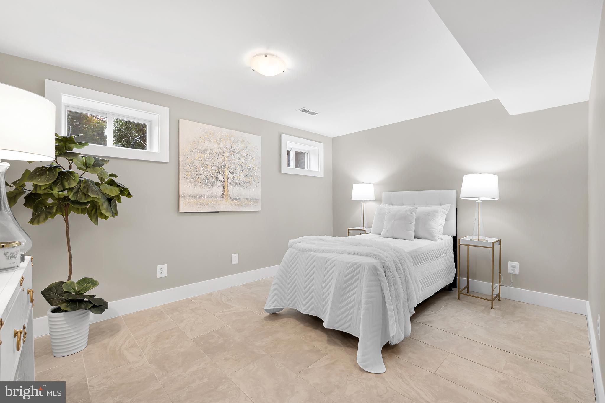 OVER LEE KNOLLS - Residential